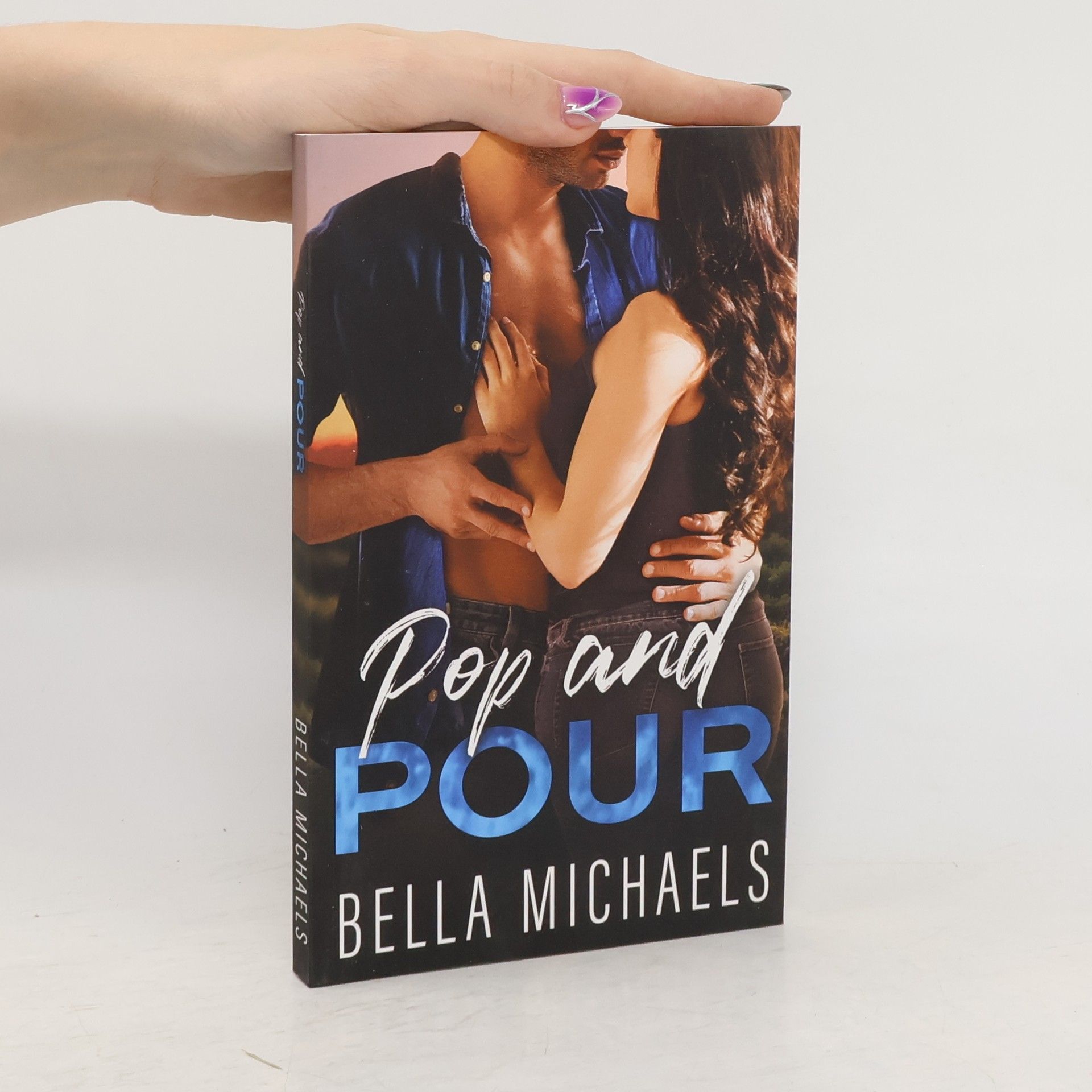 Bella Michaels Pop and Pour