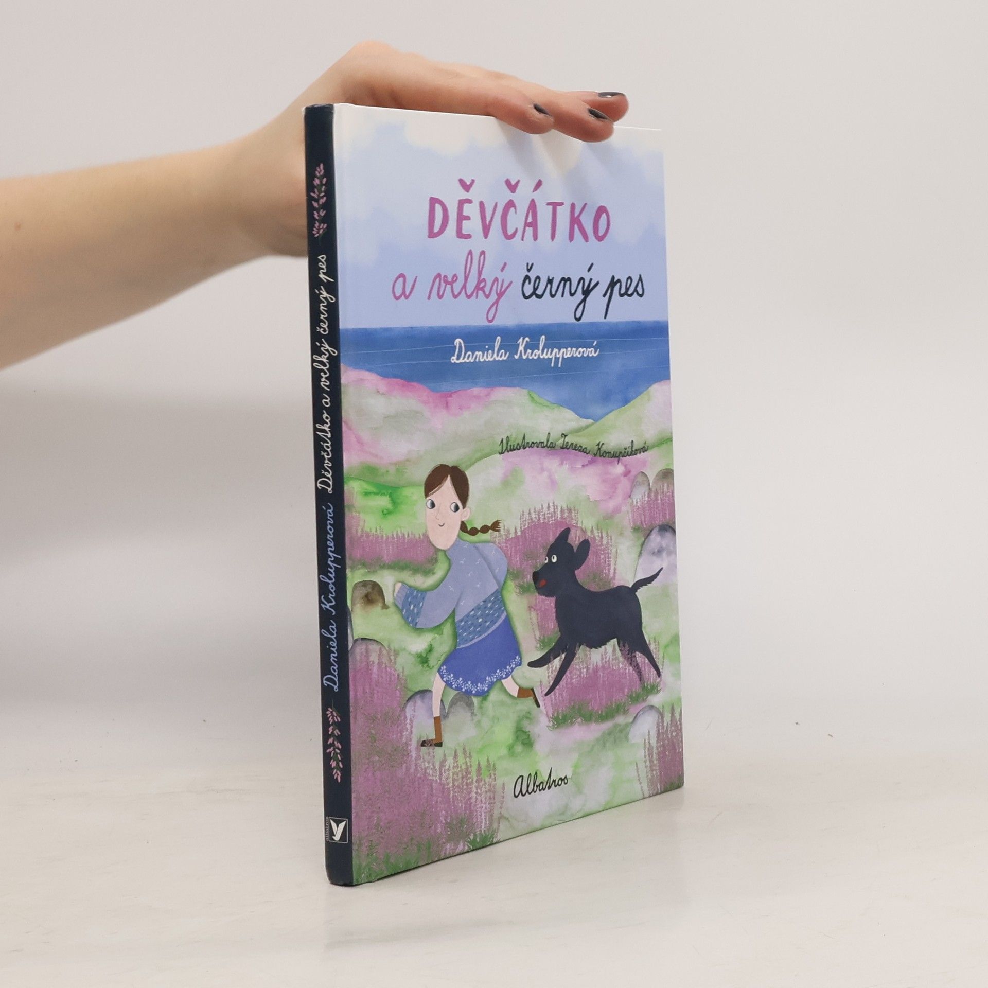 Děvčátko a velký černý pes