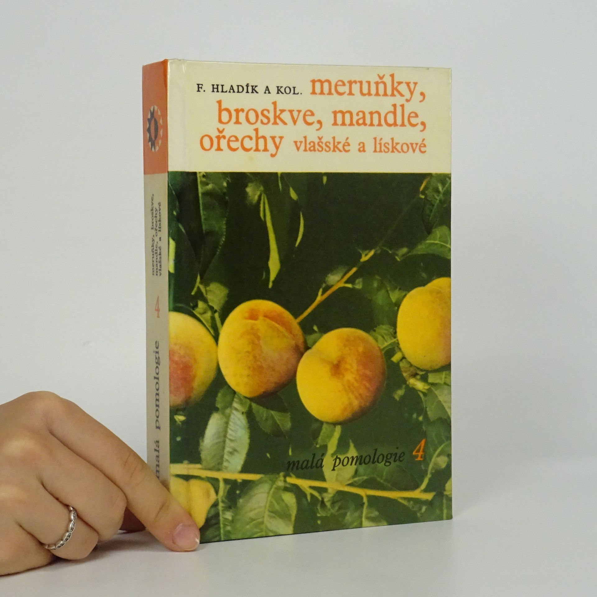 František Hladík Meruňky, broskve, mandle, ořechy vlašské a lískové