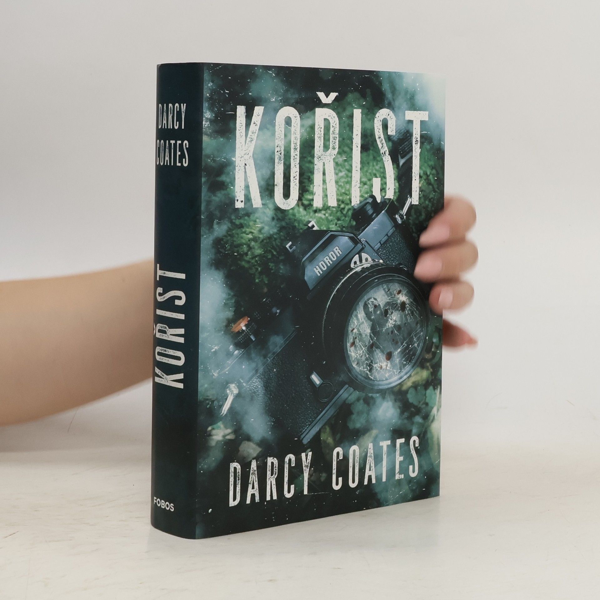 Darcy Coates Kořist