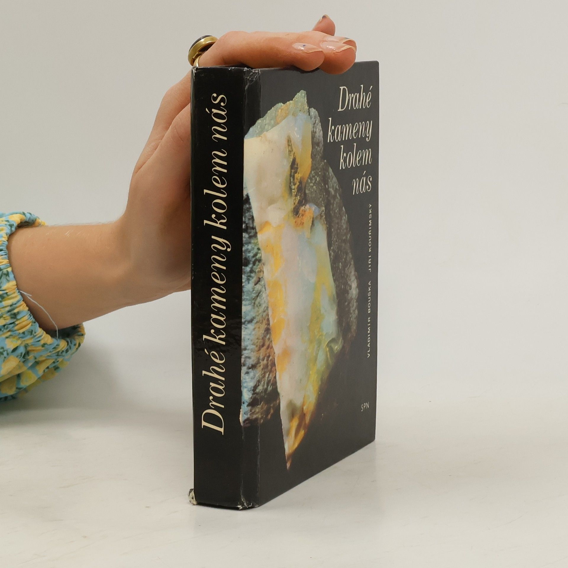 Drahé kameny kolem nás