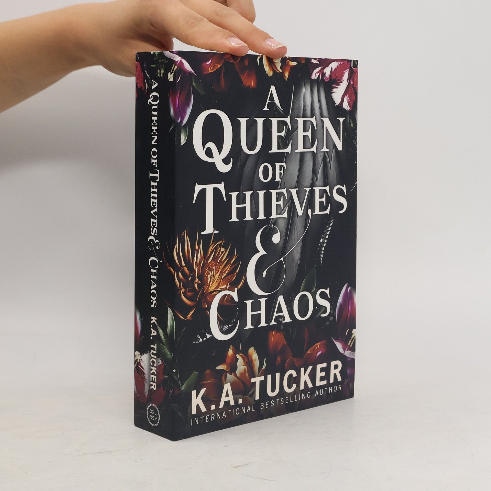 Tucker K.A. A Queen of Thieves and Chaos