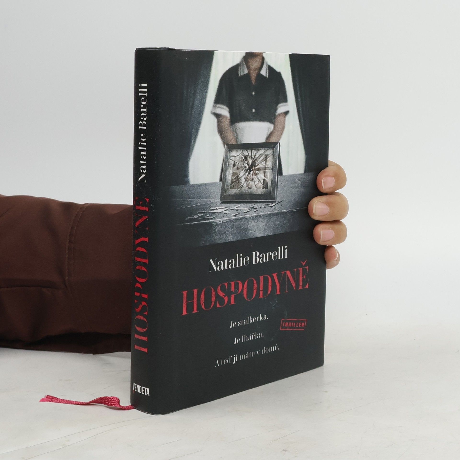 Natalie Barelli Hospodyně