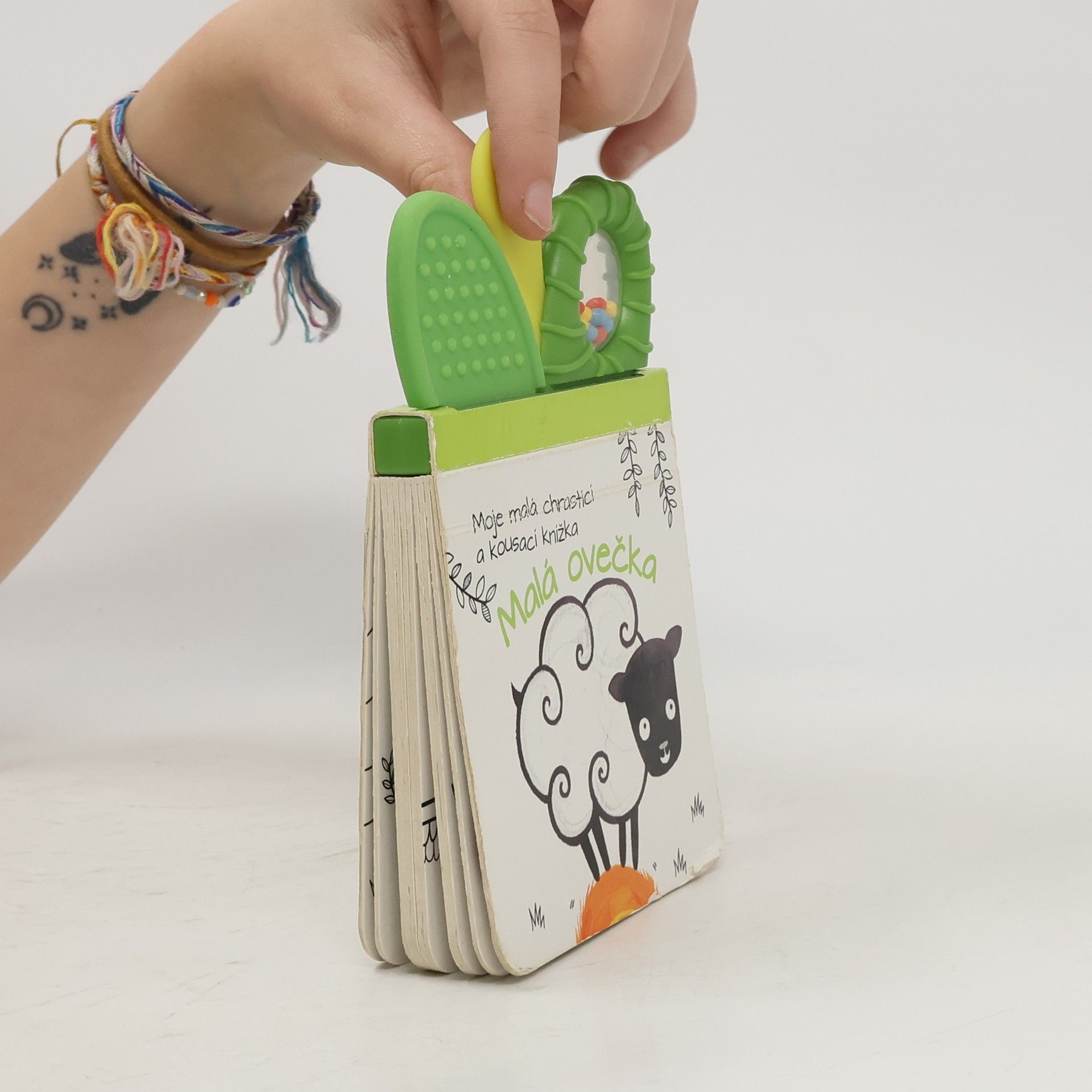 AA.VV. Moje malá chrasticí a kousací knížka Ovečka