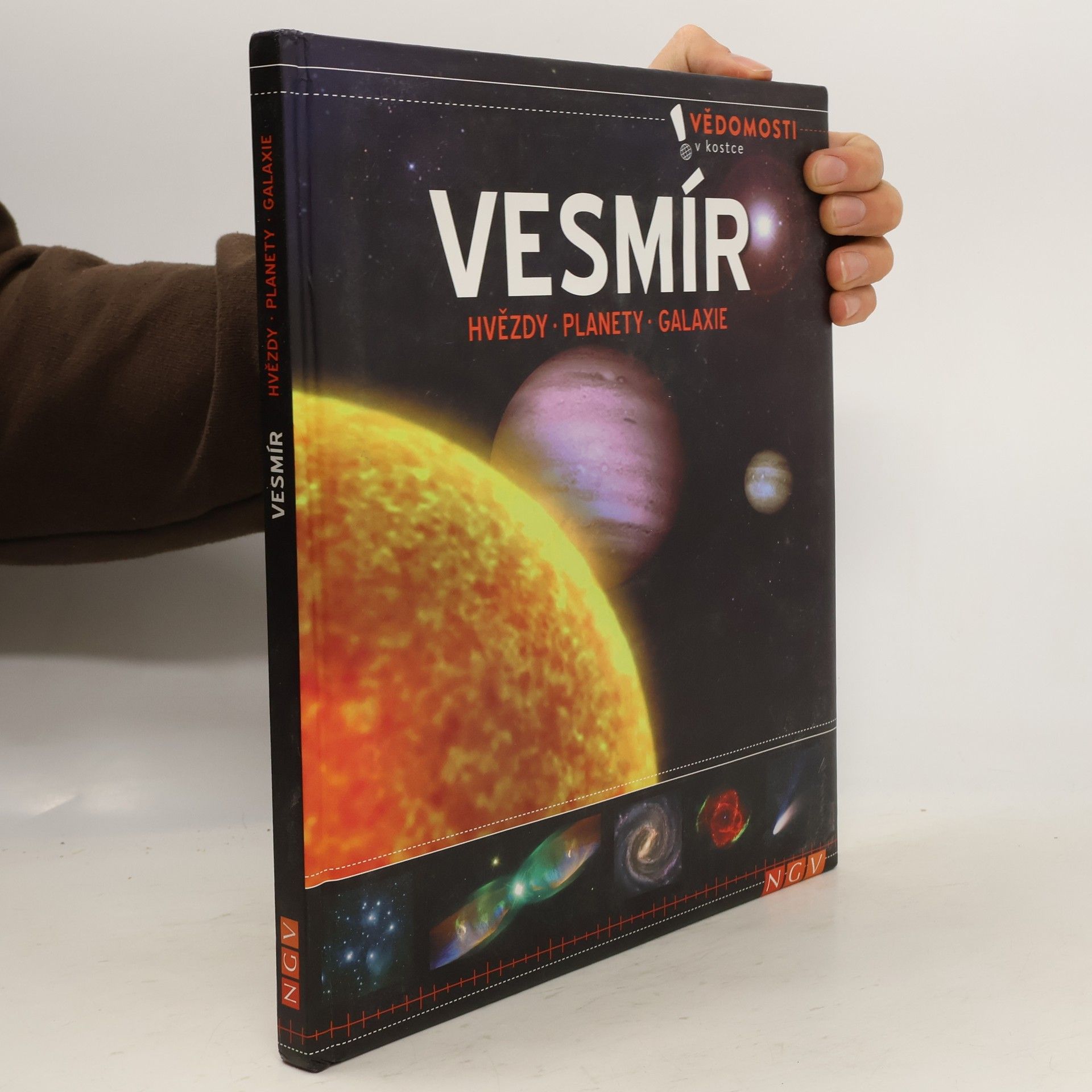 Kolektiv autorů Vesmír. Hvězdy, planety, galaxie