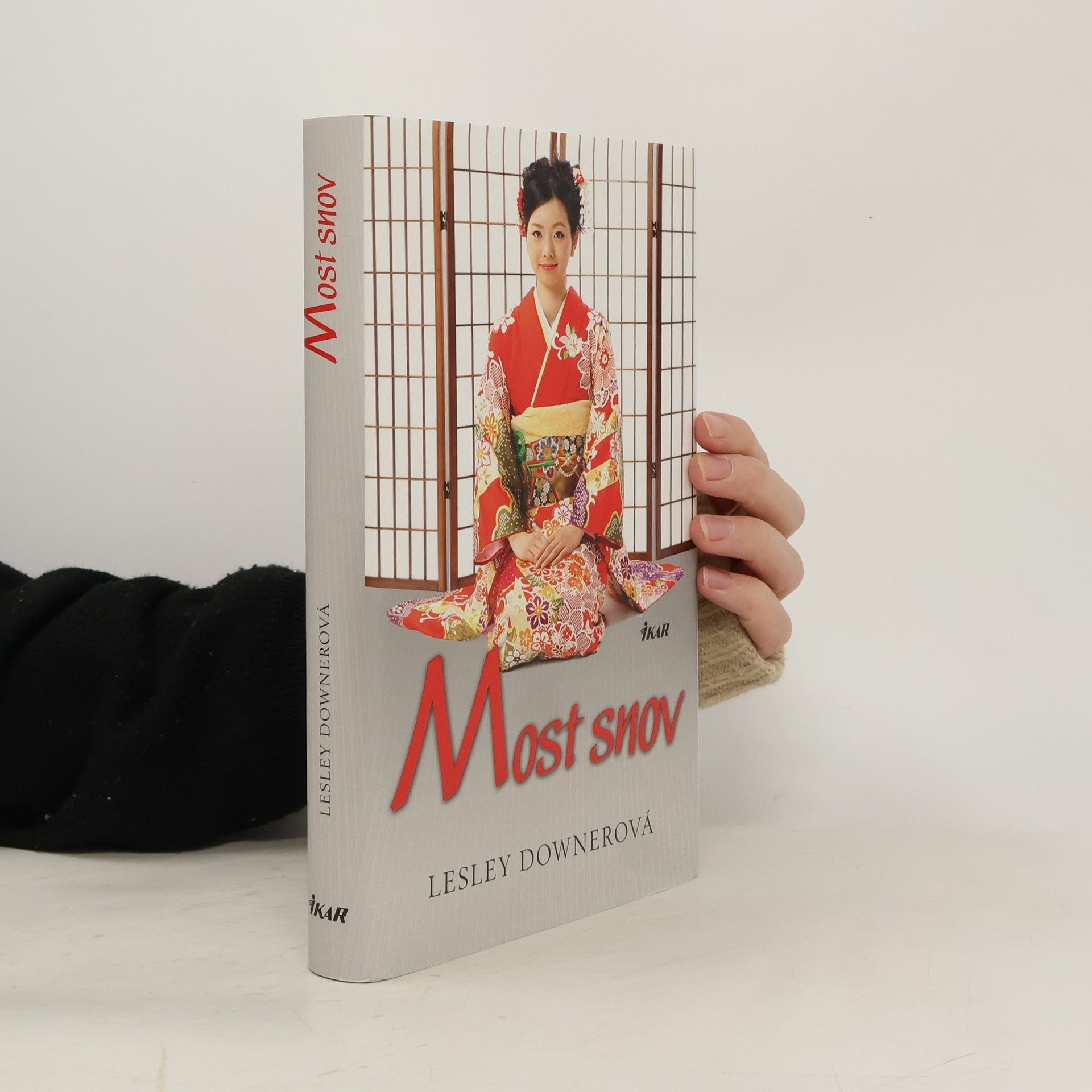 Lesley Downer Most snov