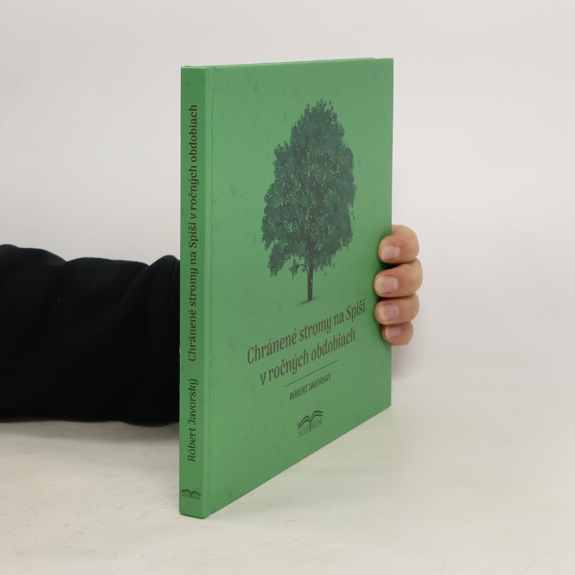 Róbert Javorský Chránené stromy na Spiši v ročných obdobiach