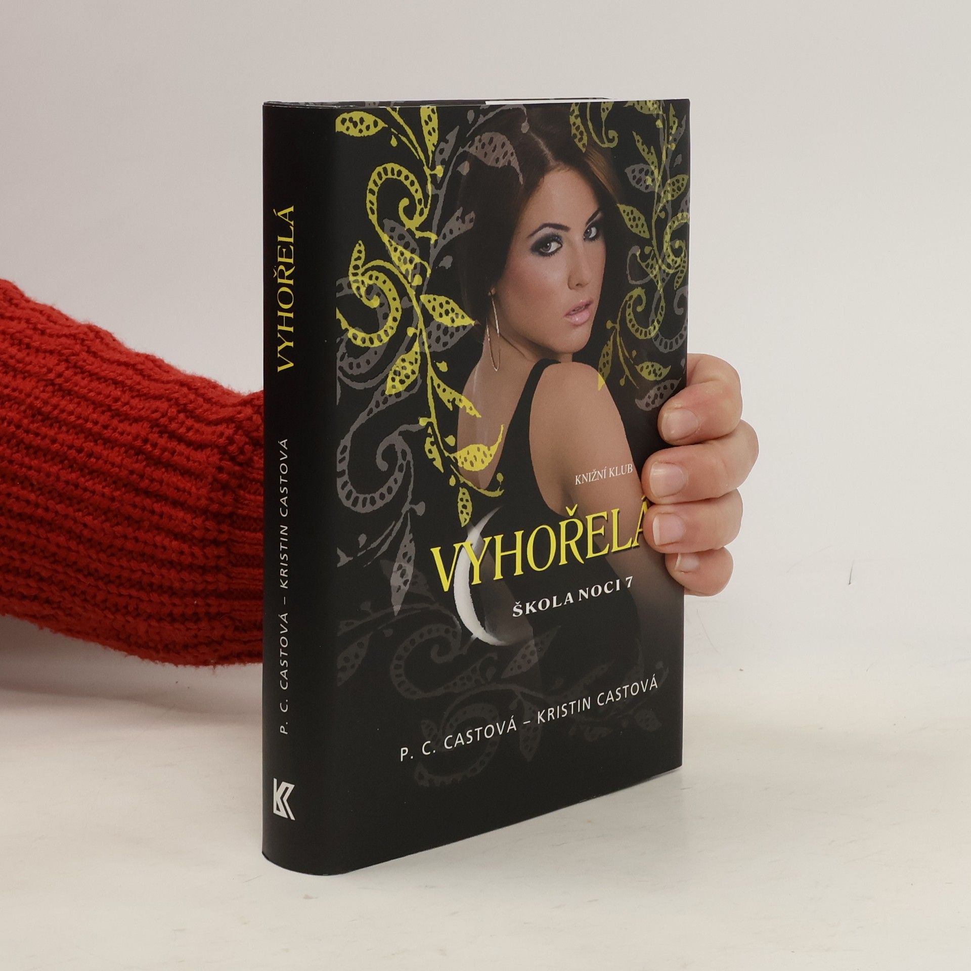 P. C. Cast Škola noci 7. Vyhořelá