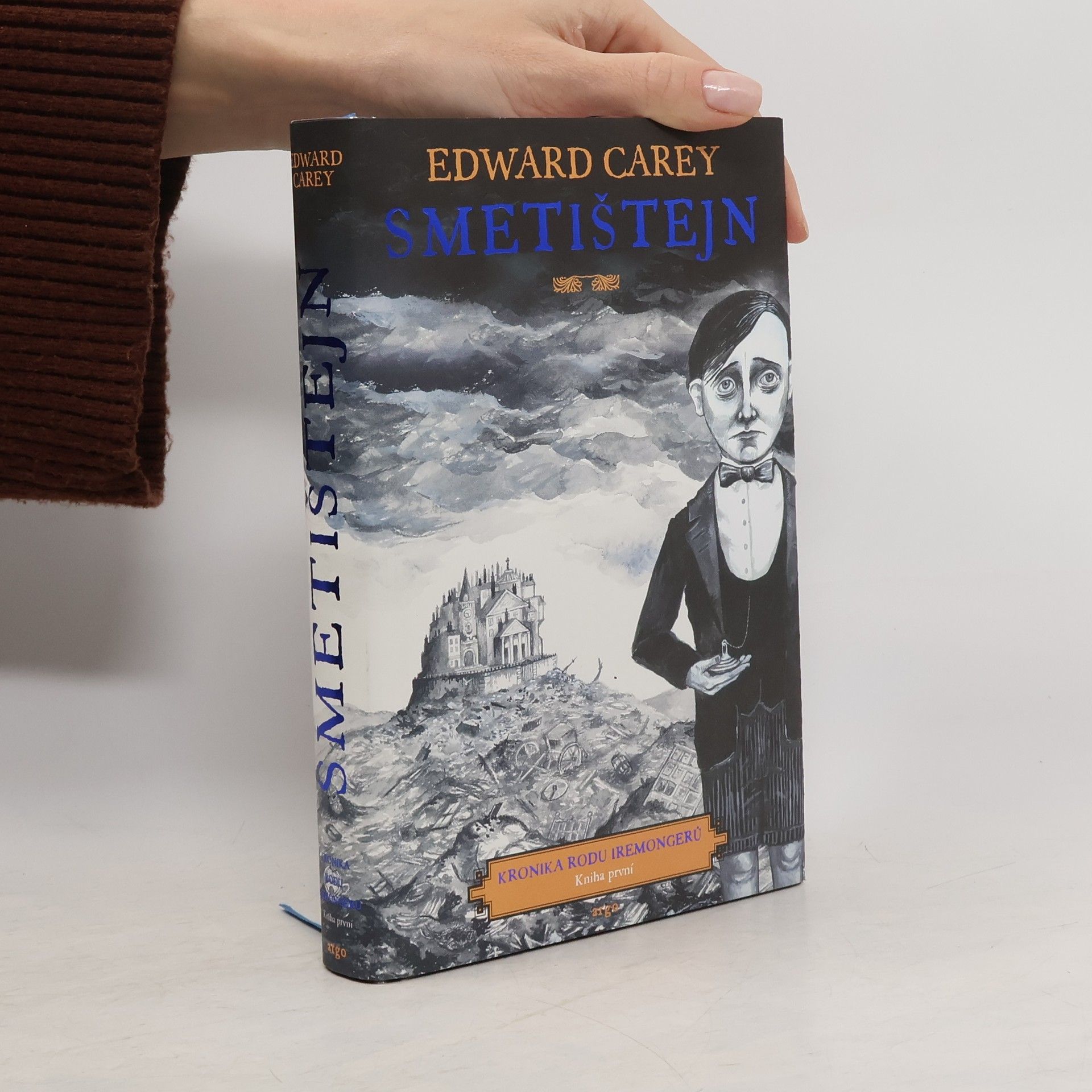 Edward Carey Kronika rodu Iremongerů. Kniha první, Smetištejn