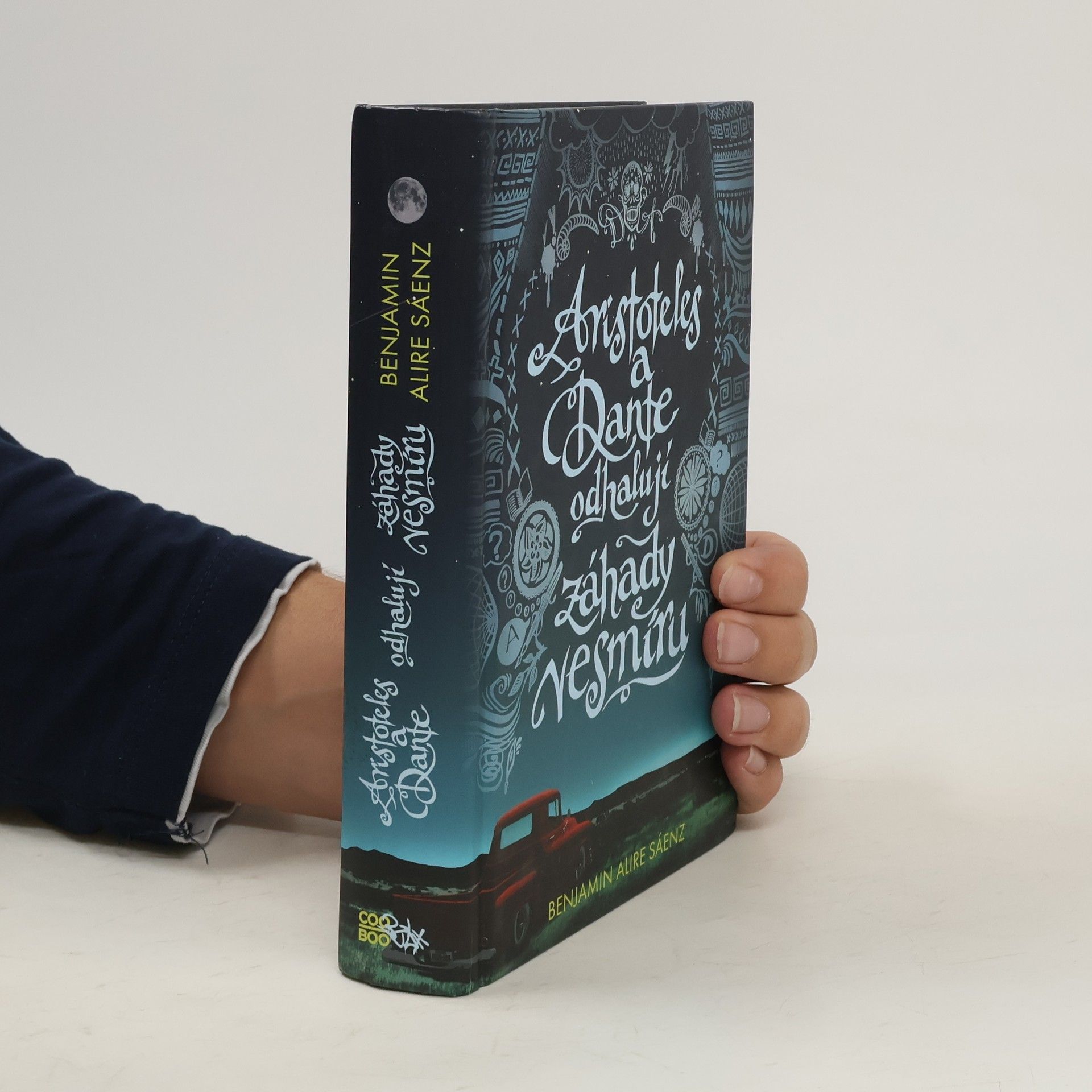 Benjamin Alire Sáenz Aristoteles a Dante odhalují záhady vesmíru