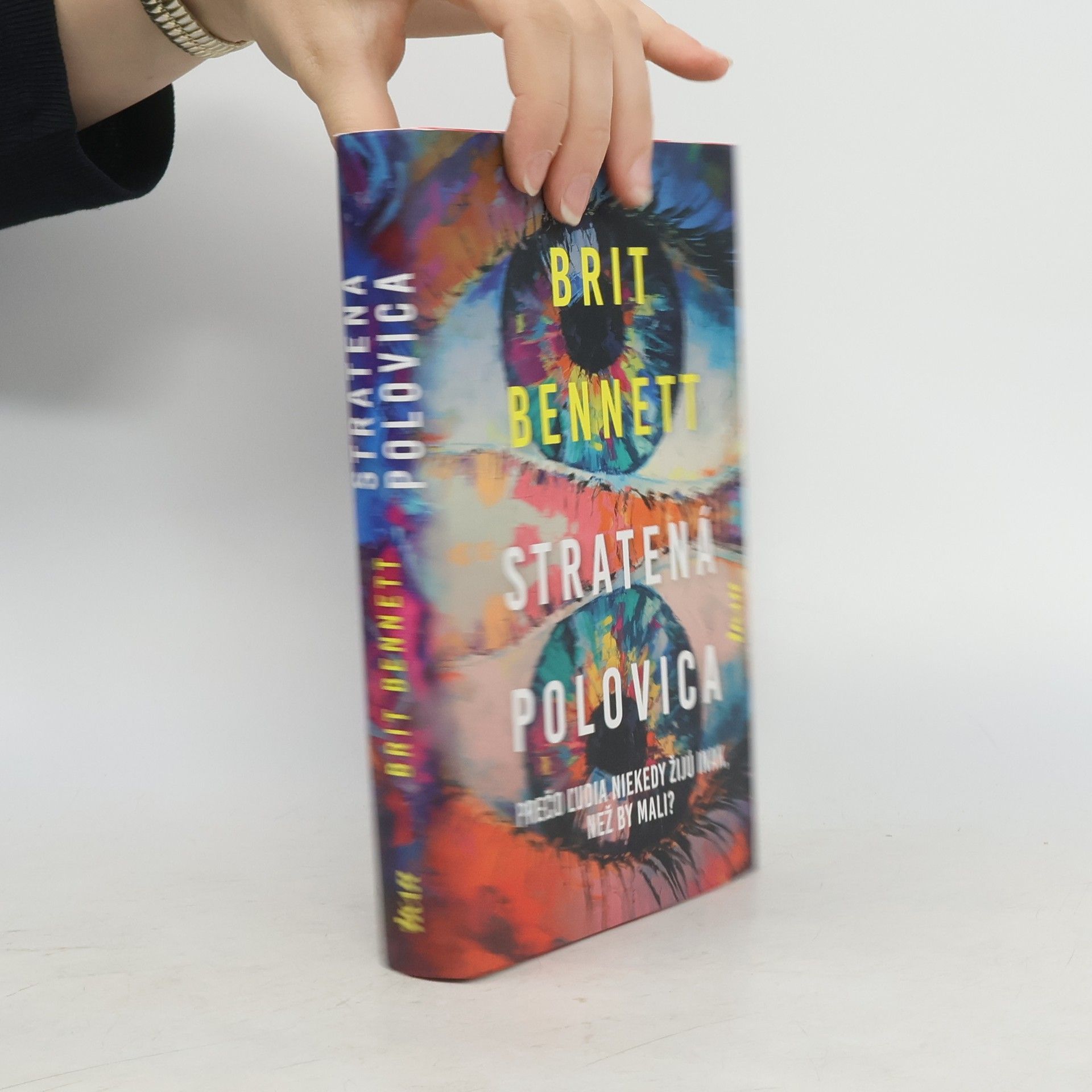 Brit Bennett Stratená polovica