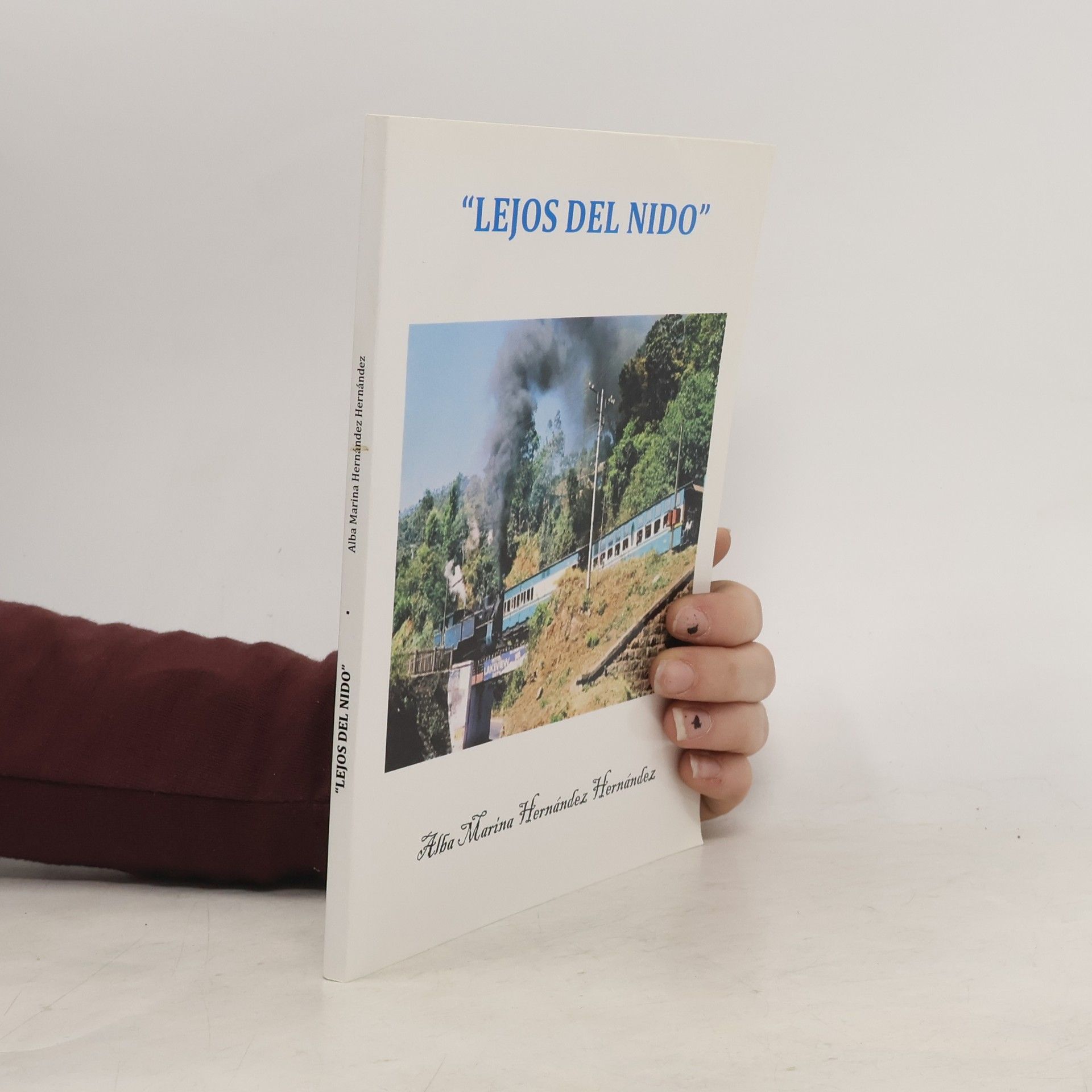 Alba Marina Hernández "Lejos del nido"