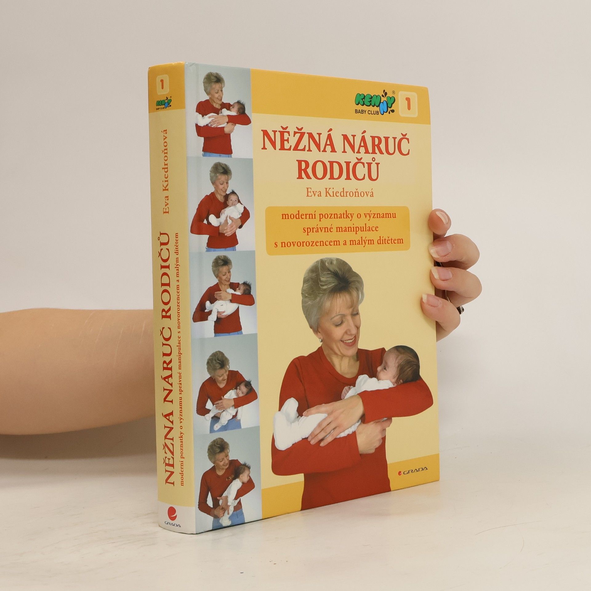 Něžná náruč rodičů