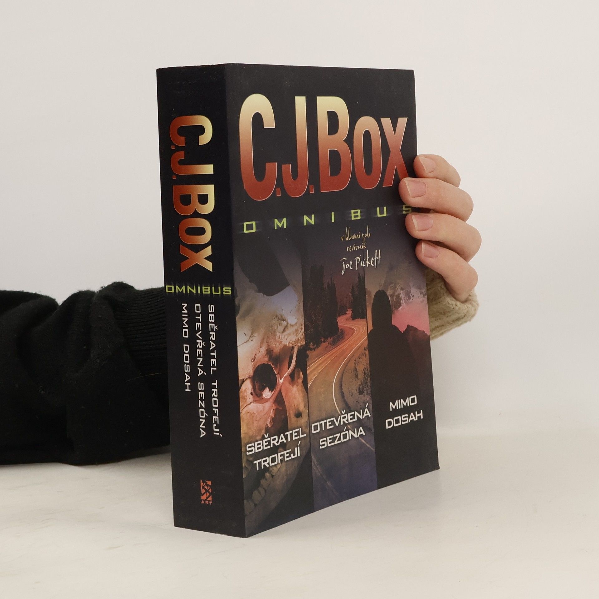 C. J. Box Omnibus: Sběratel trofejí. Otevřená sezóna. Mimo dosah