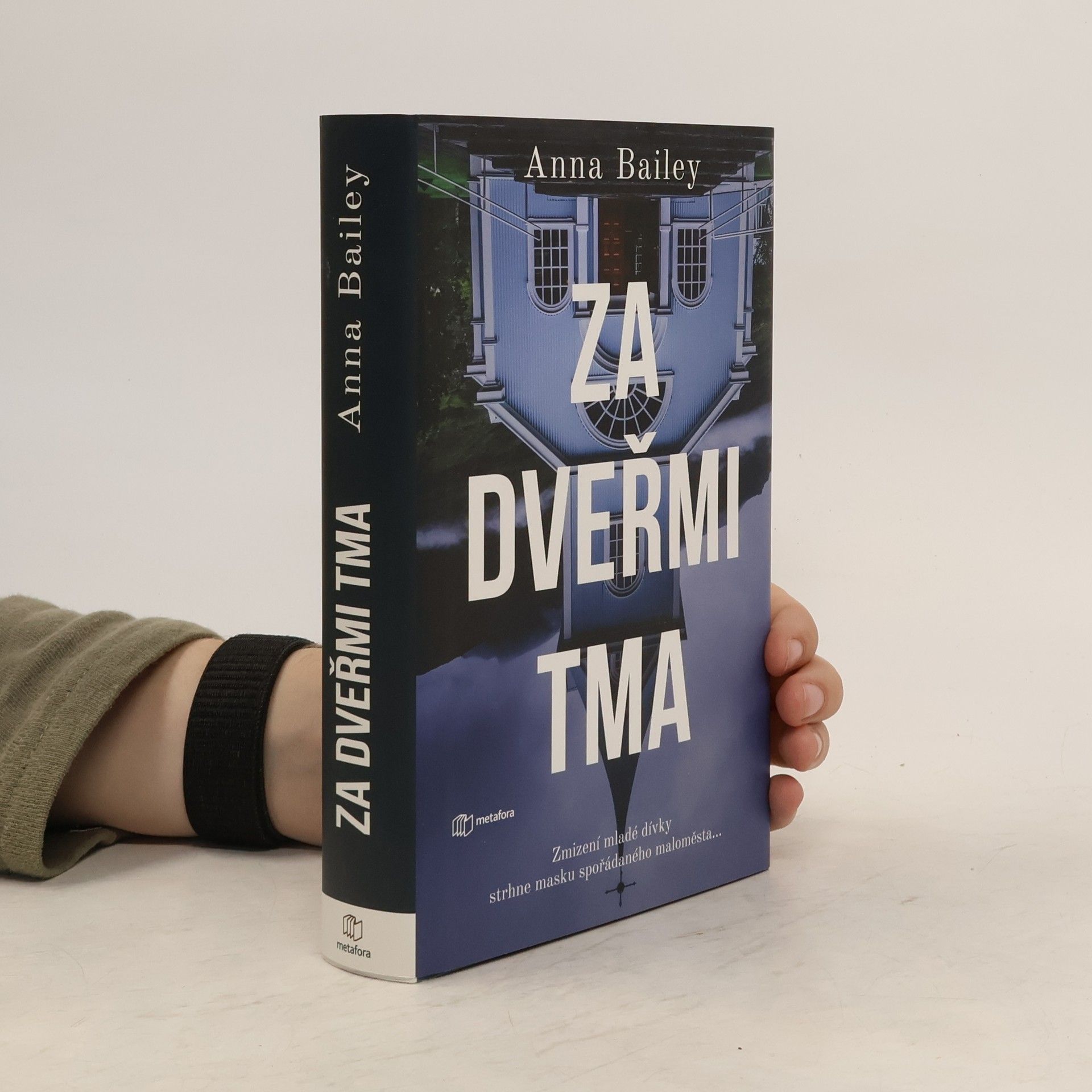 Anna Bailey Za dveřmi tma