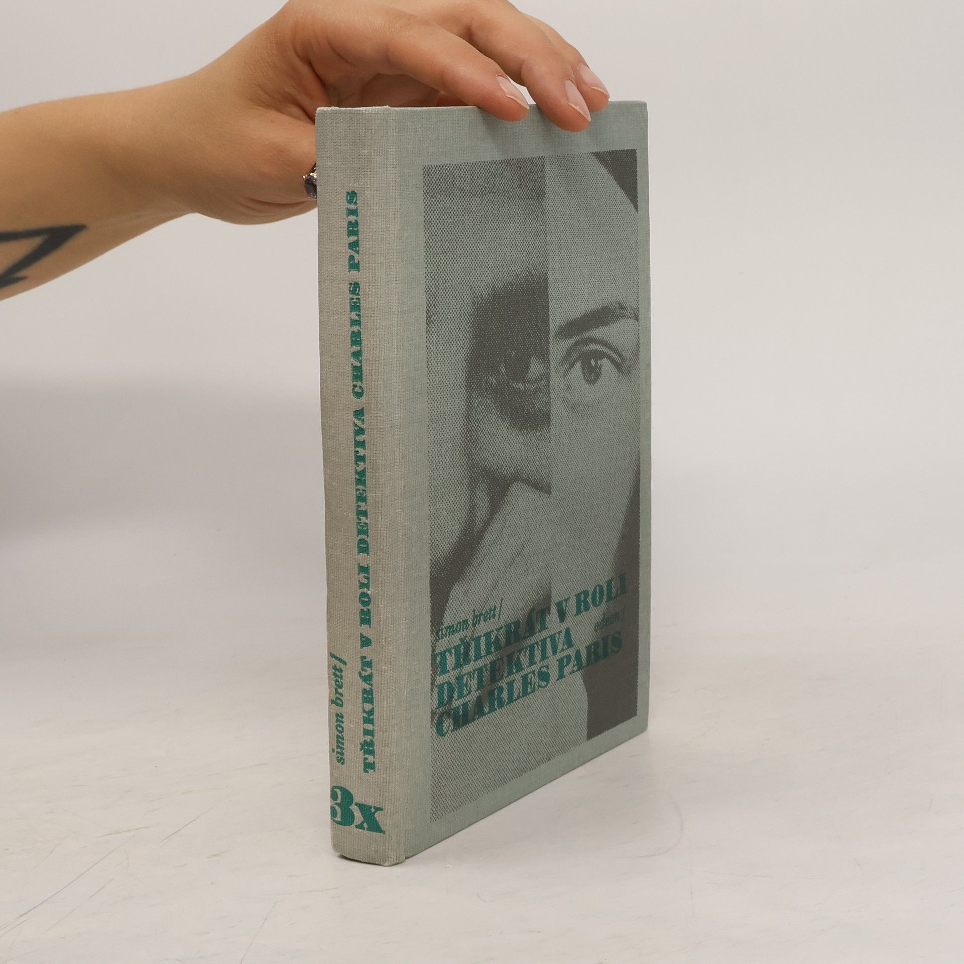 Simon Brett Třikrát v roli detektiva Charles Paris