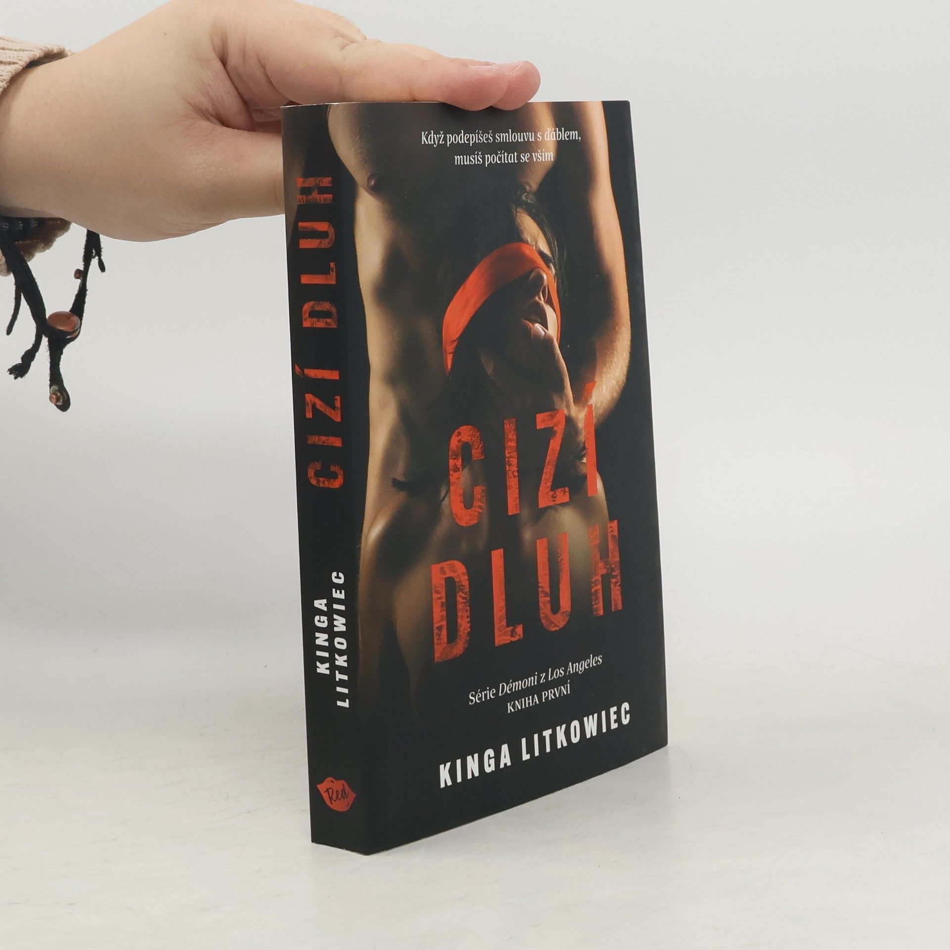 Kinga Litkowiec Cizí dluh