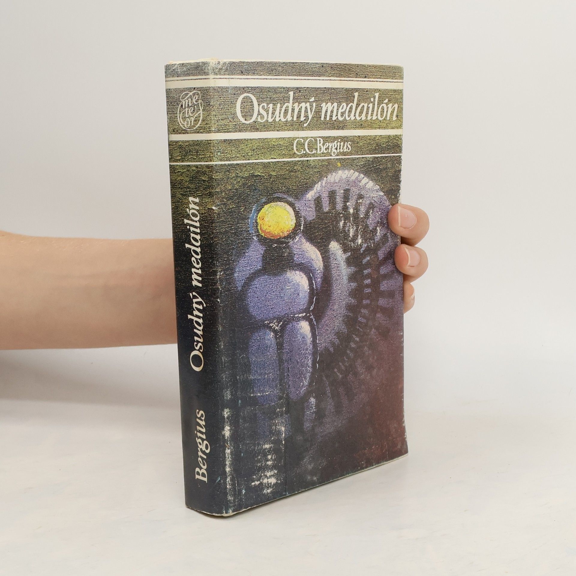 Evelína Silberhornová Osudný medailón