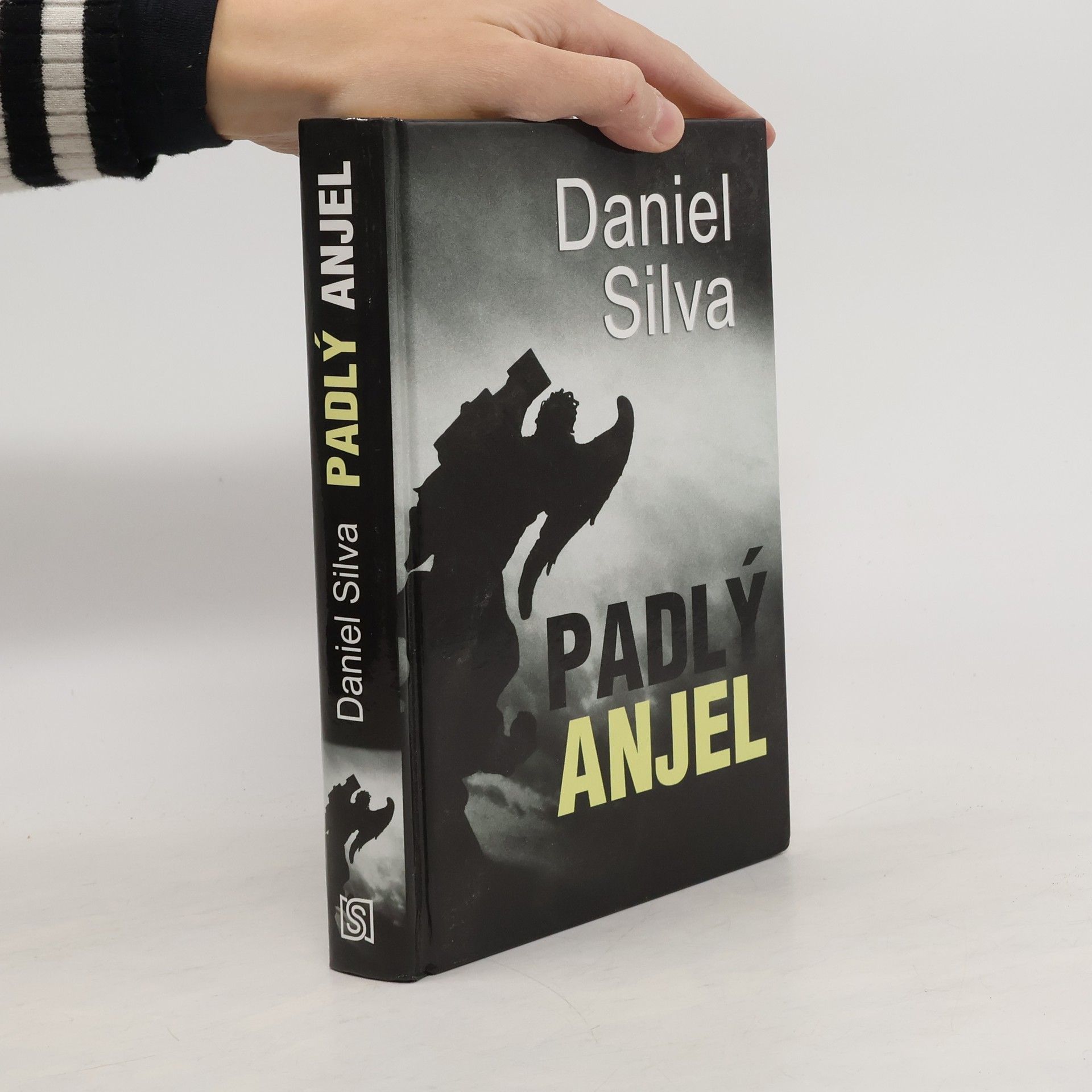 Daniel Silva Padlý anjel
