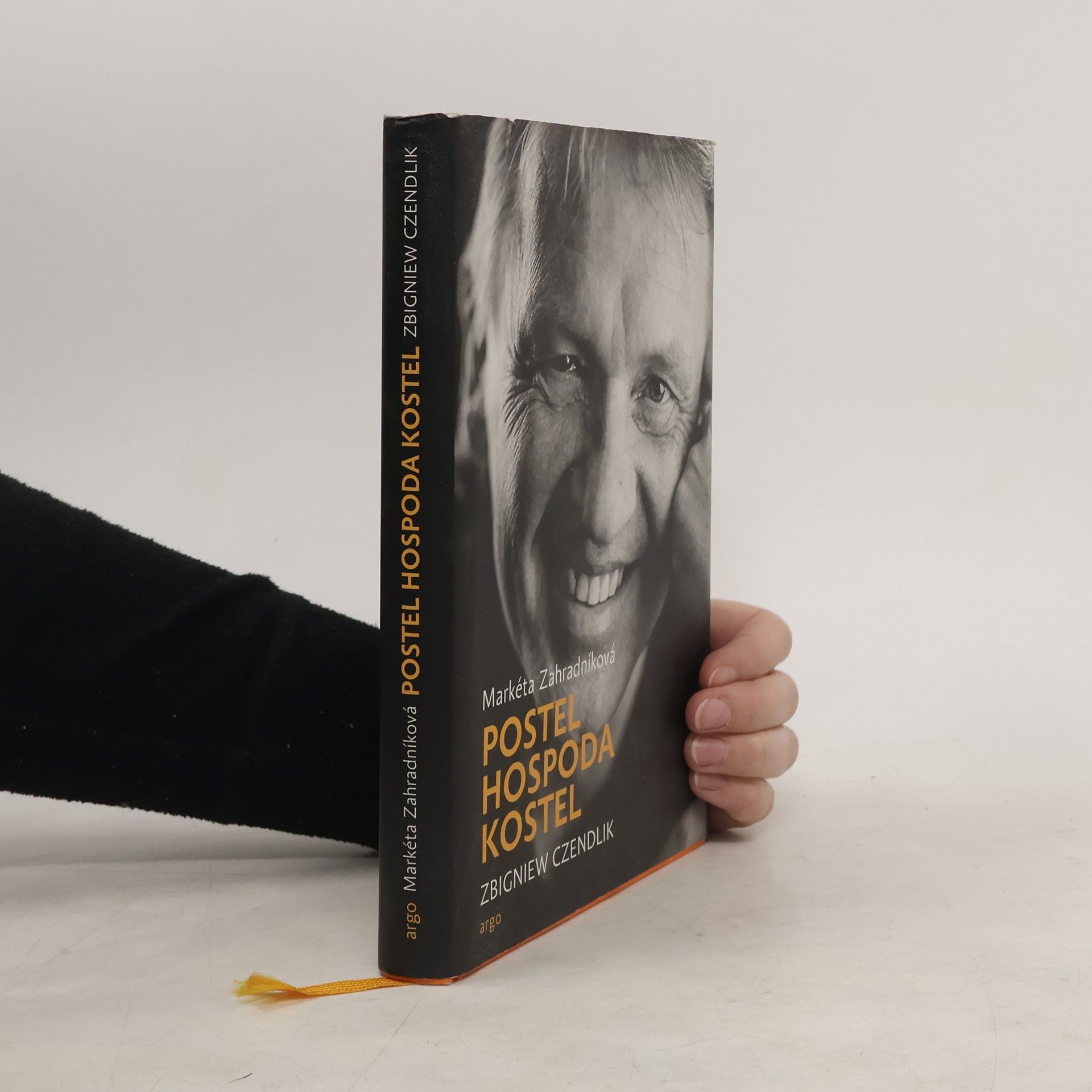 Zbigniew Czendlik Postel, hospoda, kostel