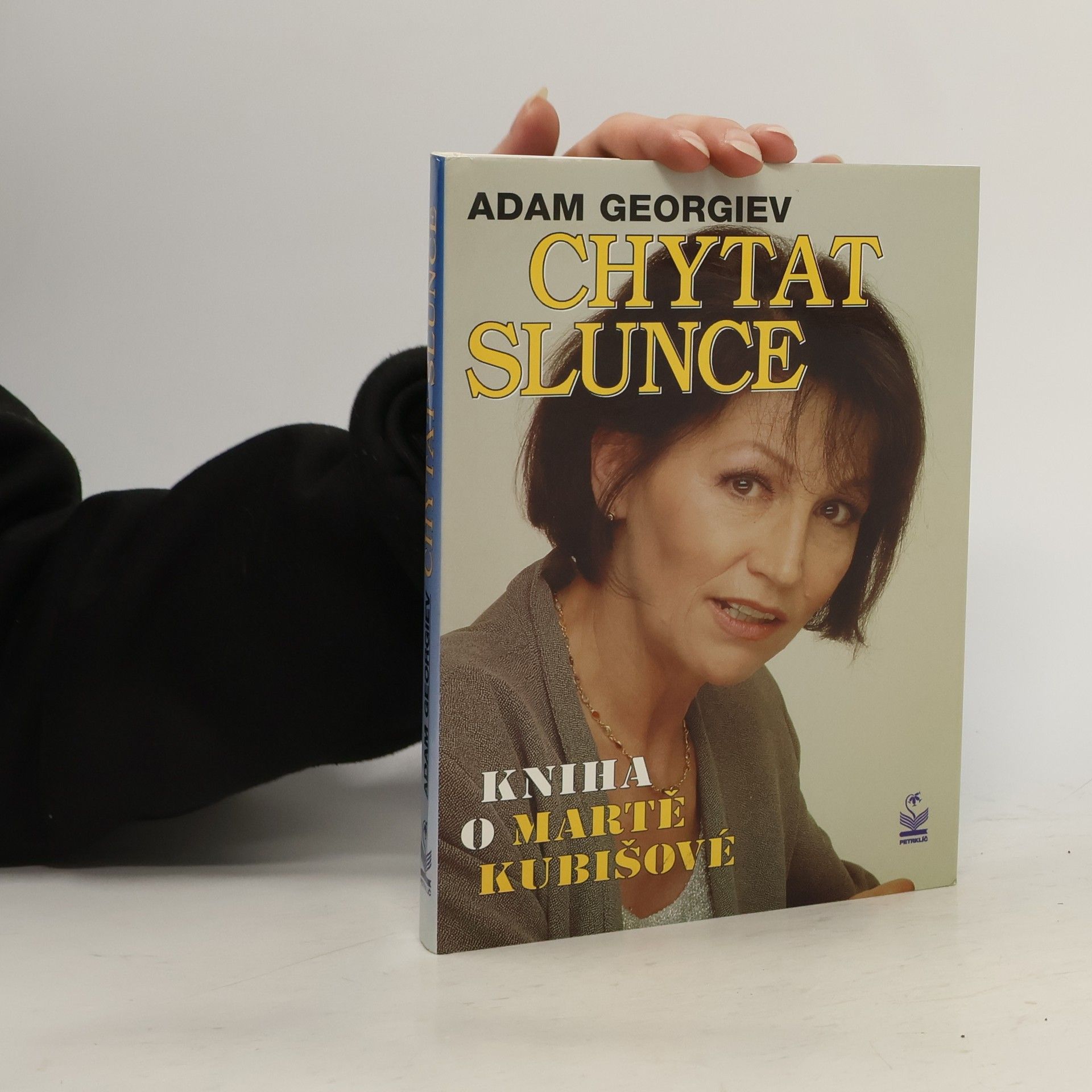 Adam Georgiev Chytat slunce. Kniha o Martě Kubišové