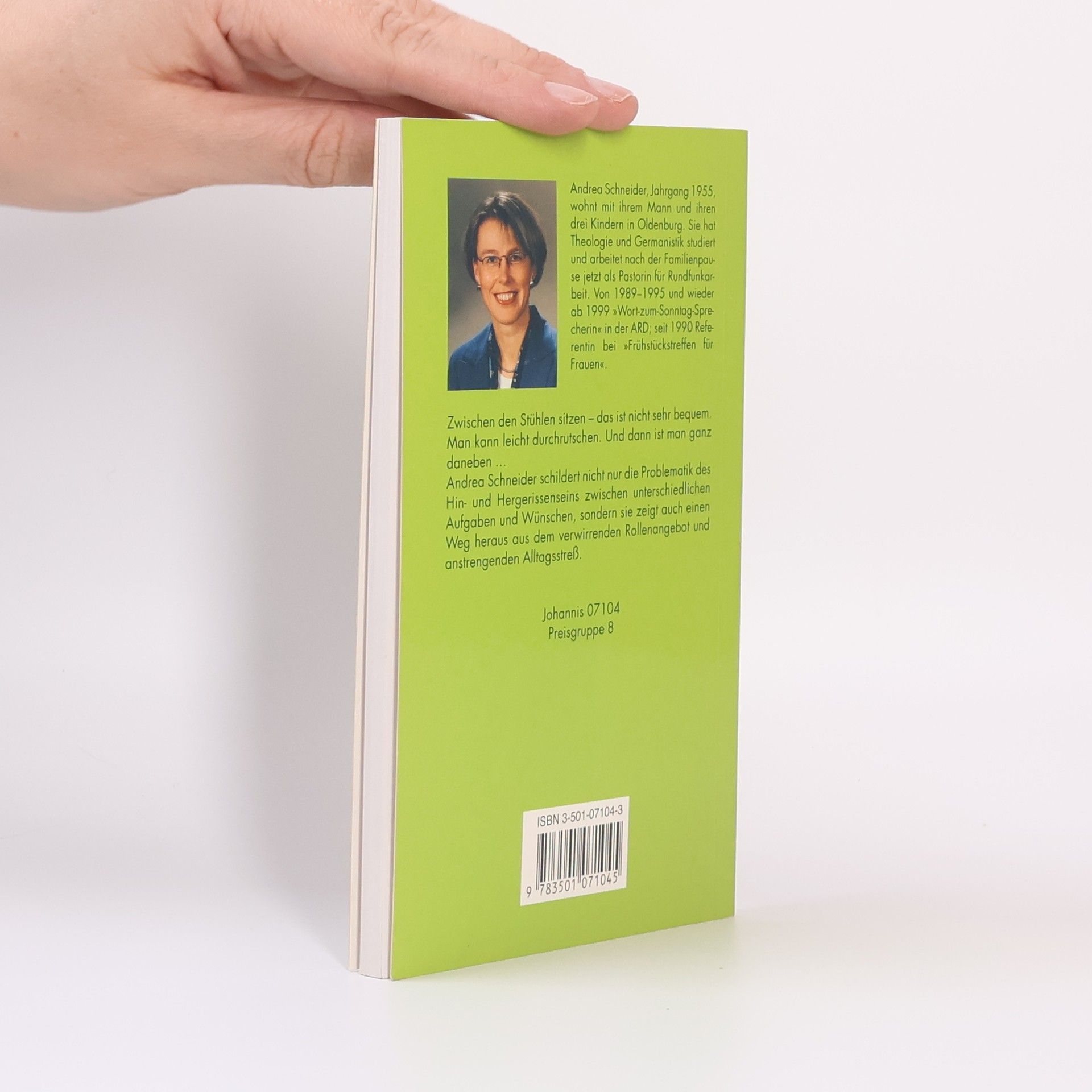 Andrea Schneider Zwischen den Stühlen