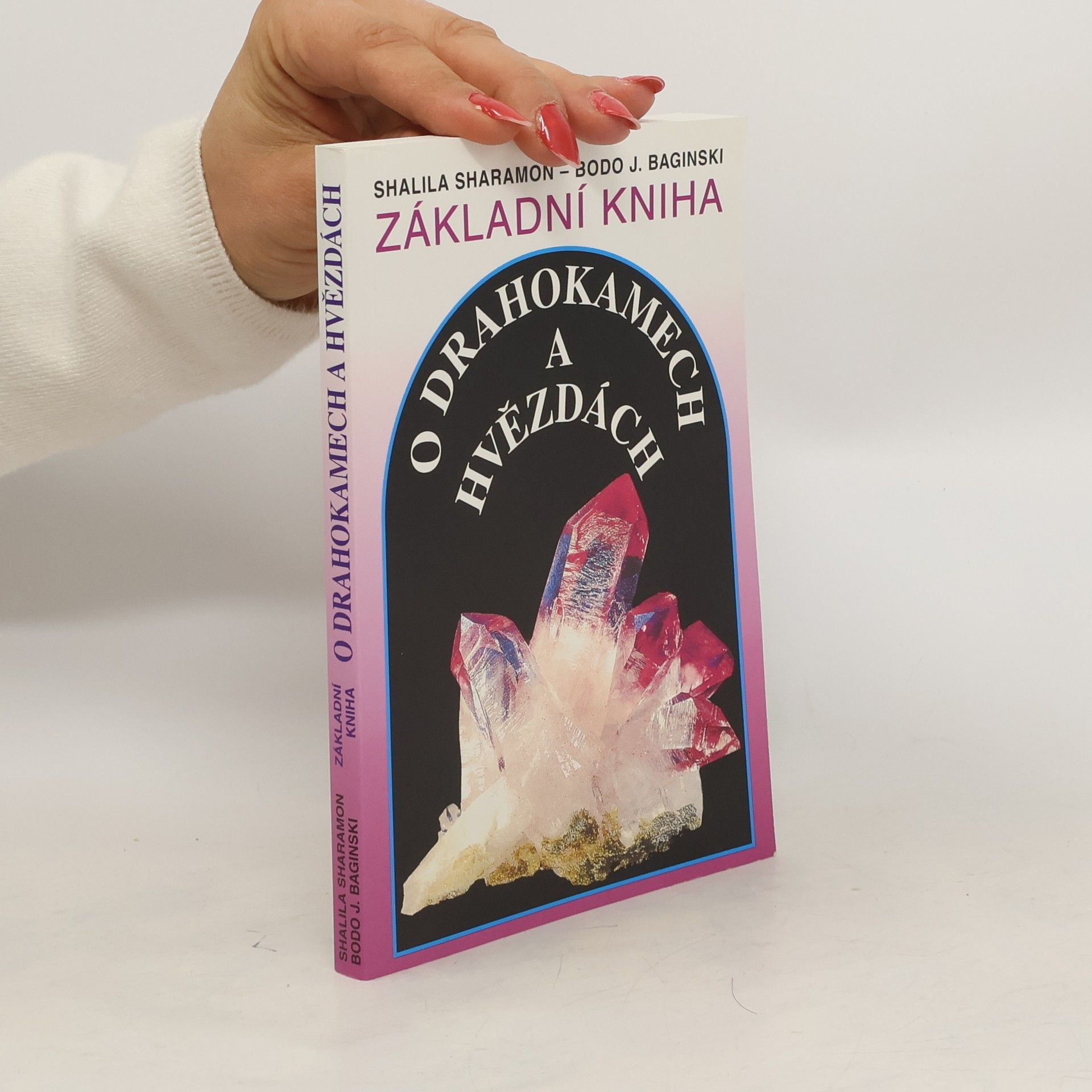 Shalila Sharamon Základní kniha o drahokamech a hvězdách. Tajemné síly drahých kamenů a jejich vztah k dvanácti znamením zvěrokruhu