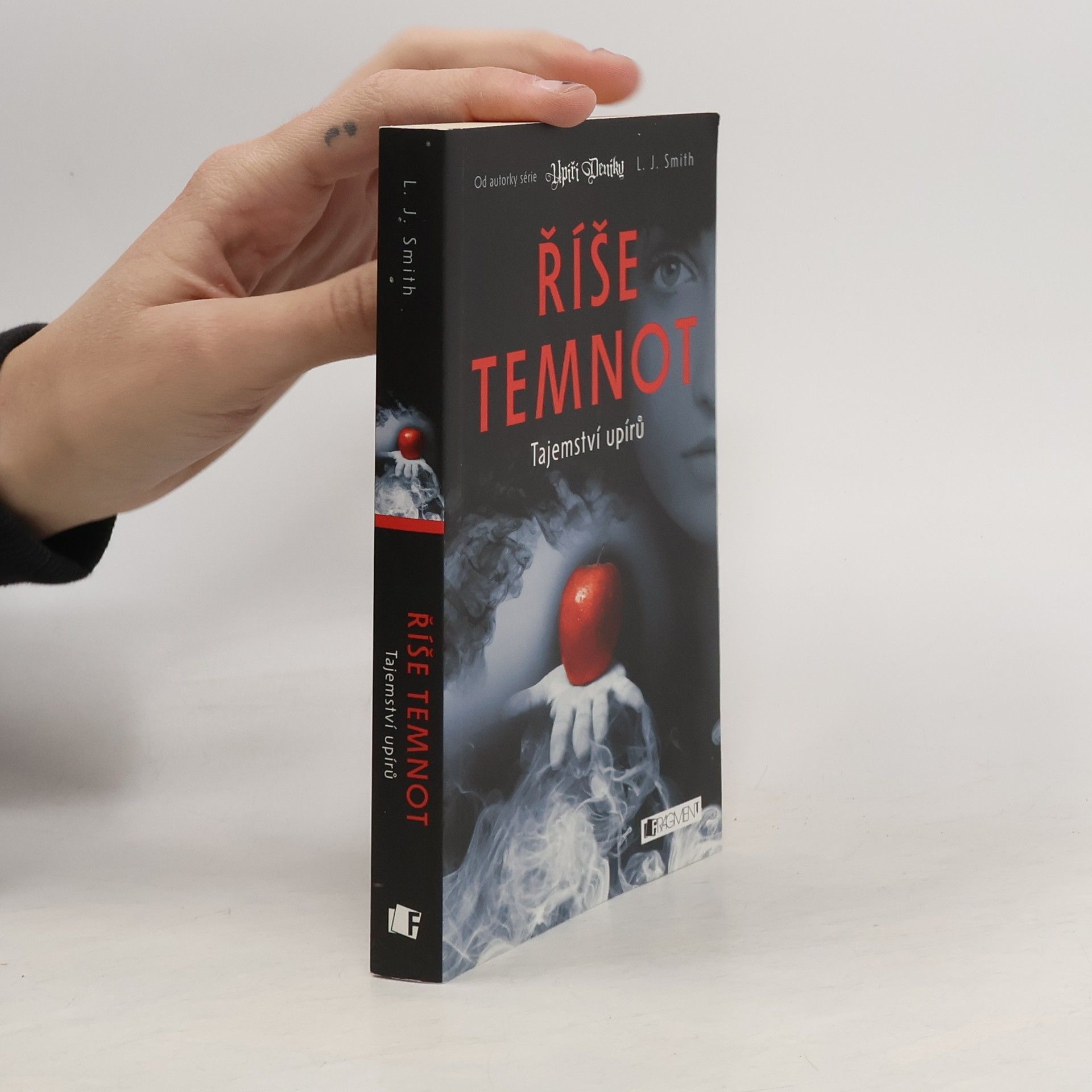 Lisa J. Smith Říše temnot. Tajemství upírů