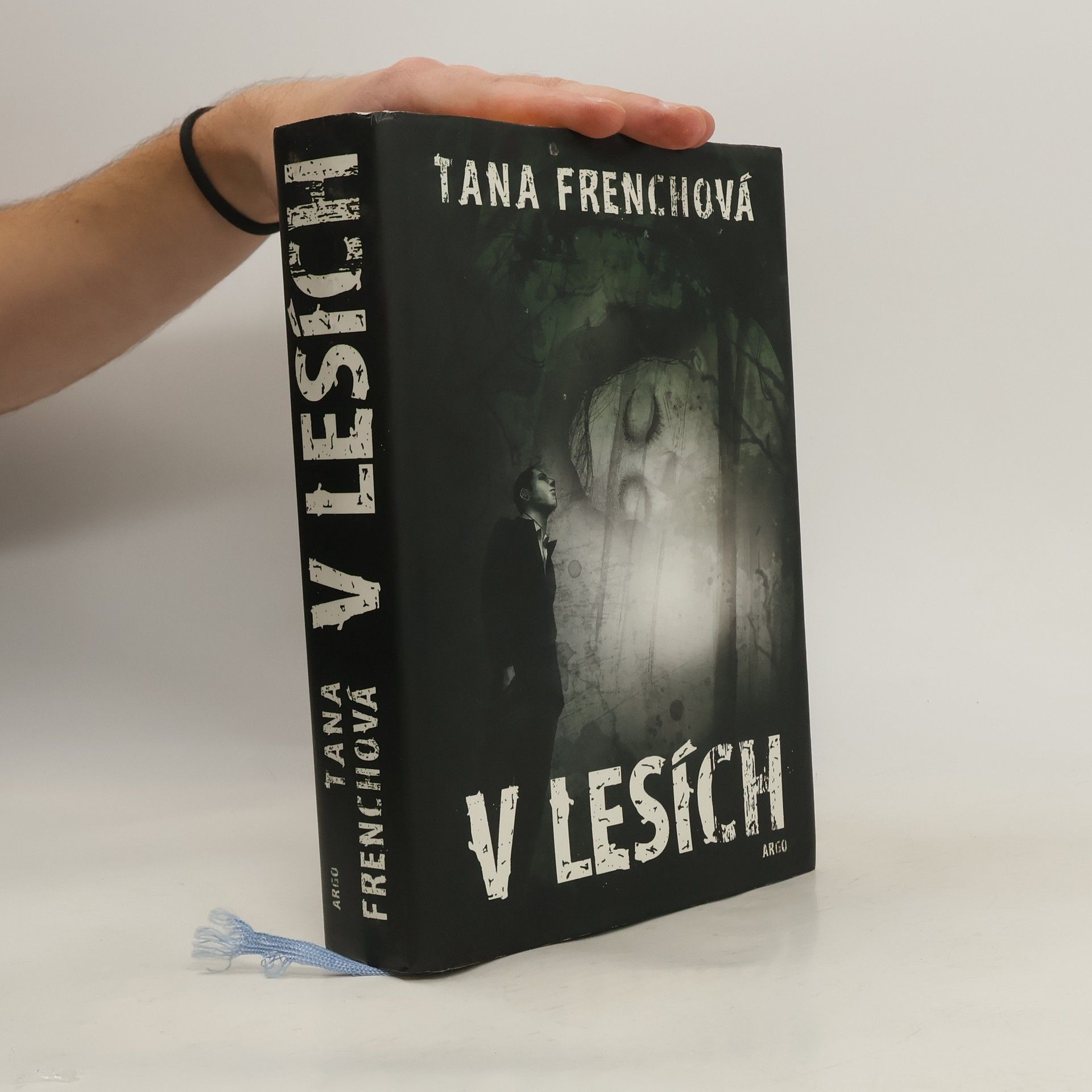 Tana French V lesích