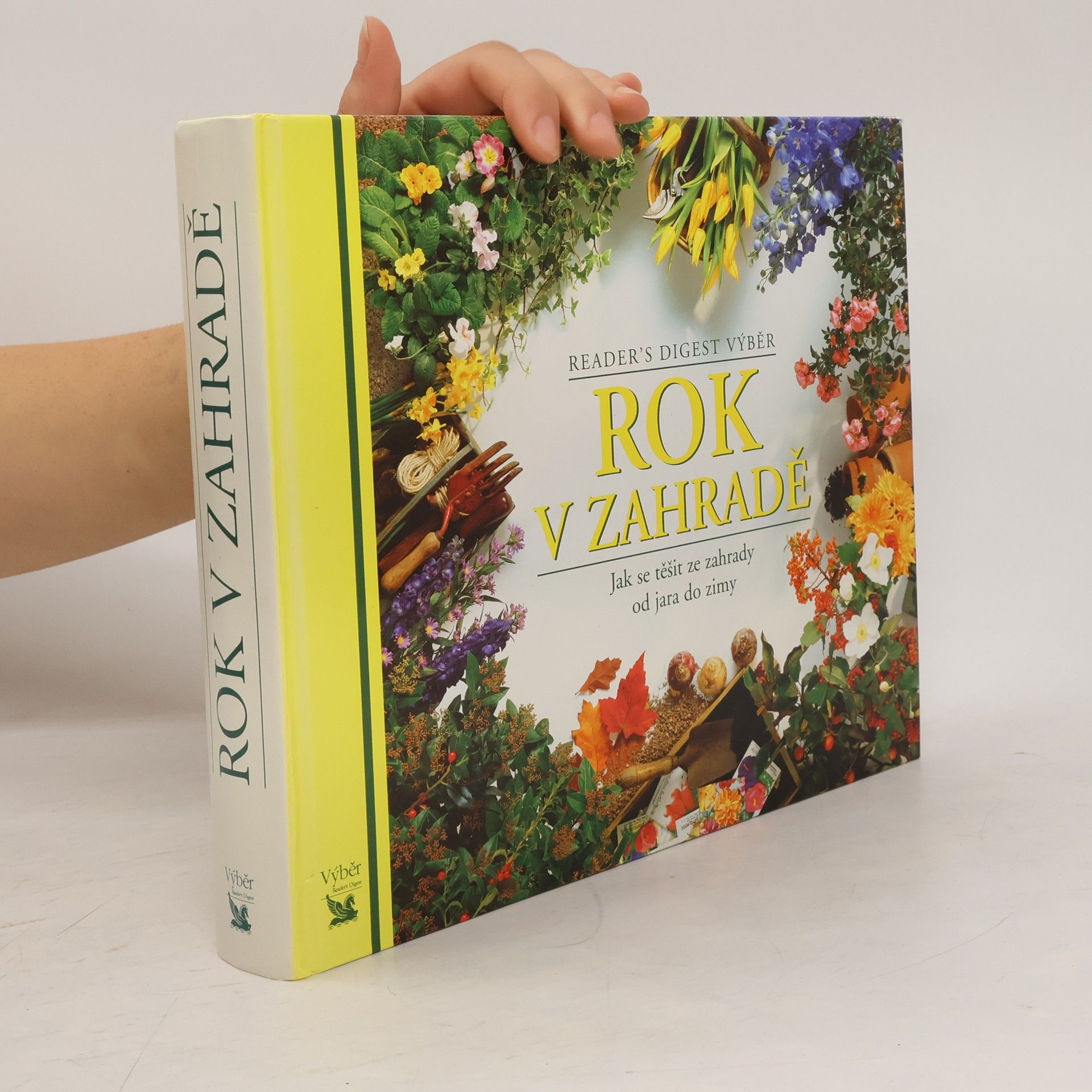 Various authors Rok v zahradě. Jak se těšit ze zahrady od jara do zimy