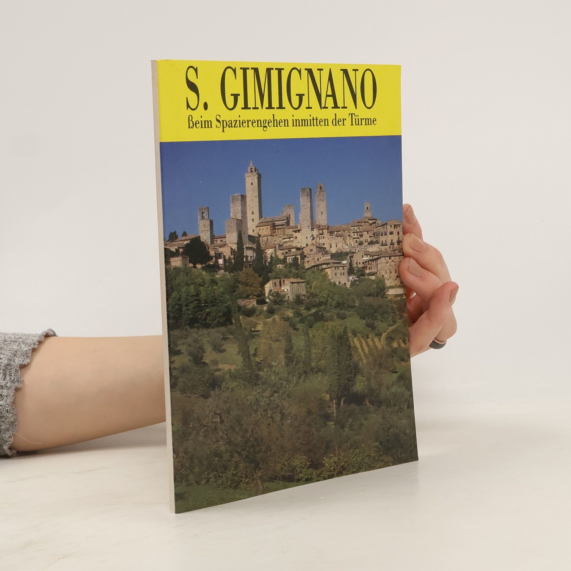 Myriam Marruci S. Gimignano ßem Spazierengenhen inmitten der Türme