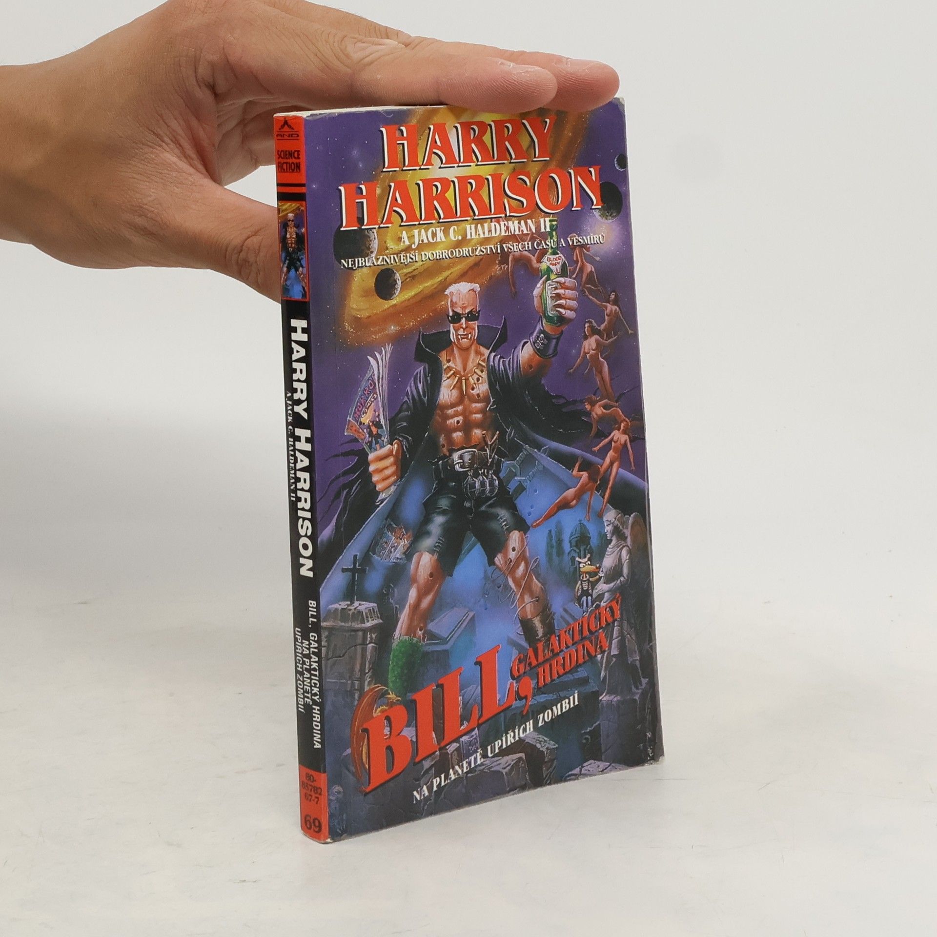 Bill, galaktický hrdina. Na planetě upířích zombií
