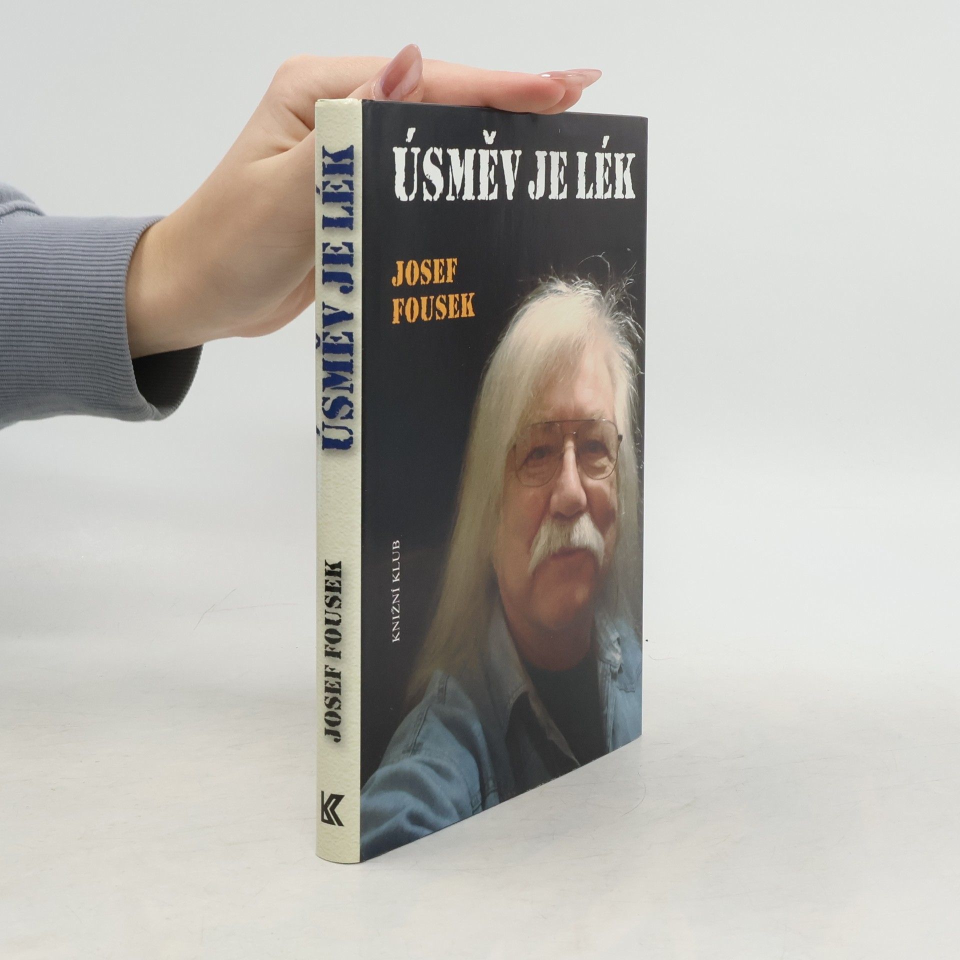 Josef Fousek Úsměv je lék: Příběhy, fejetony, texty, básně, satira