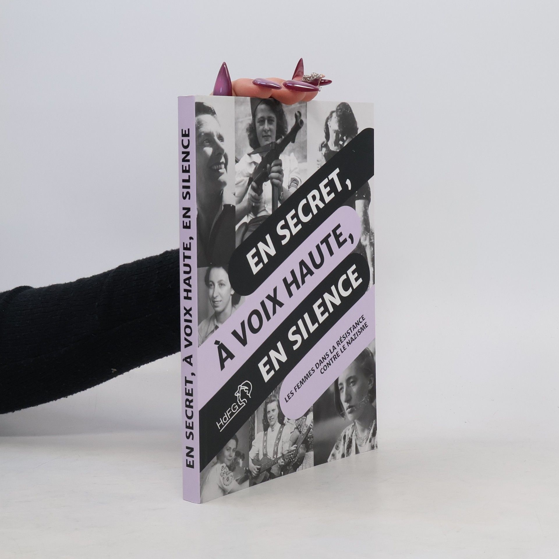 Collectif d'auteurs En secret, á voix haute, en silence