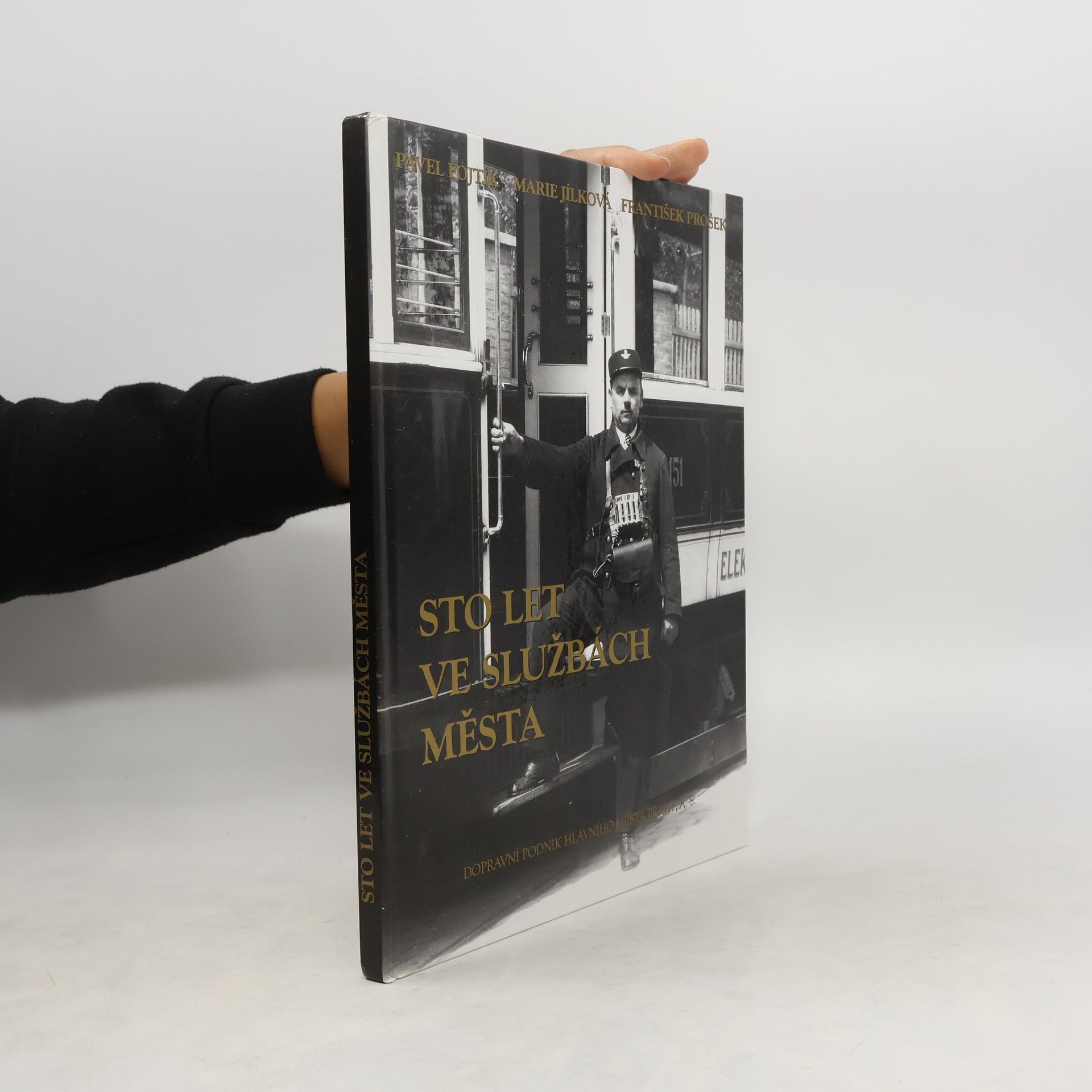 Sto let ve službách města