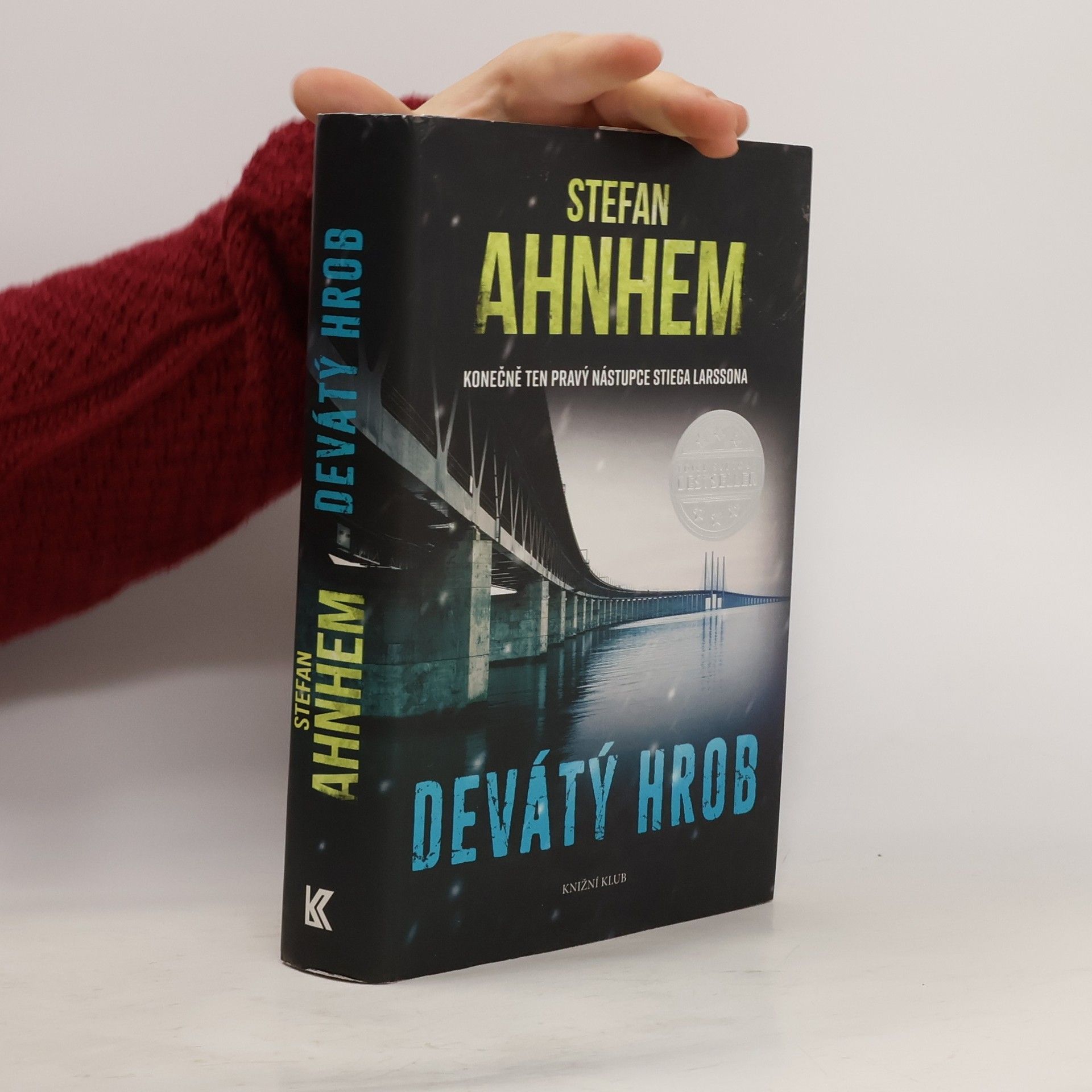 Stefan Ahnhem Devátý hrob