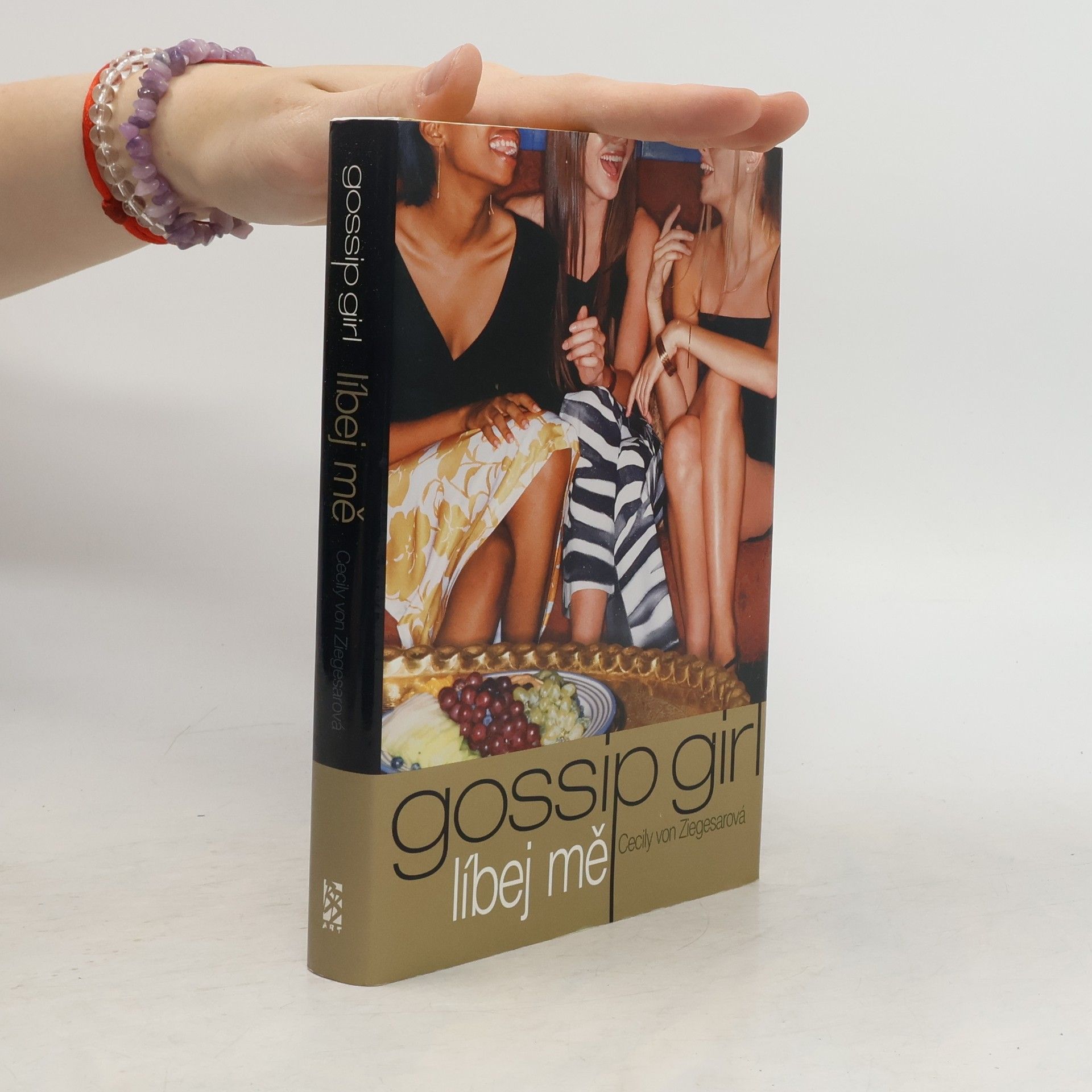 Cecily Von Ziegesar Líbej mě