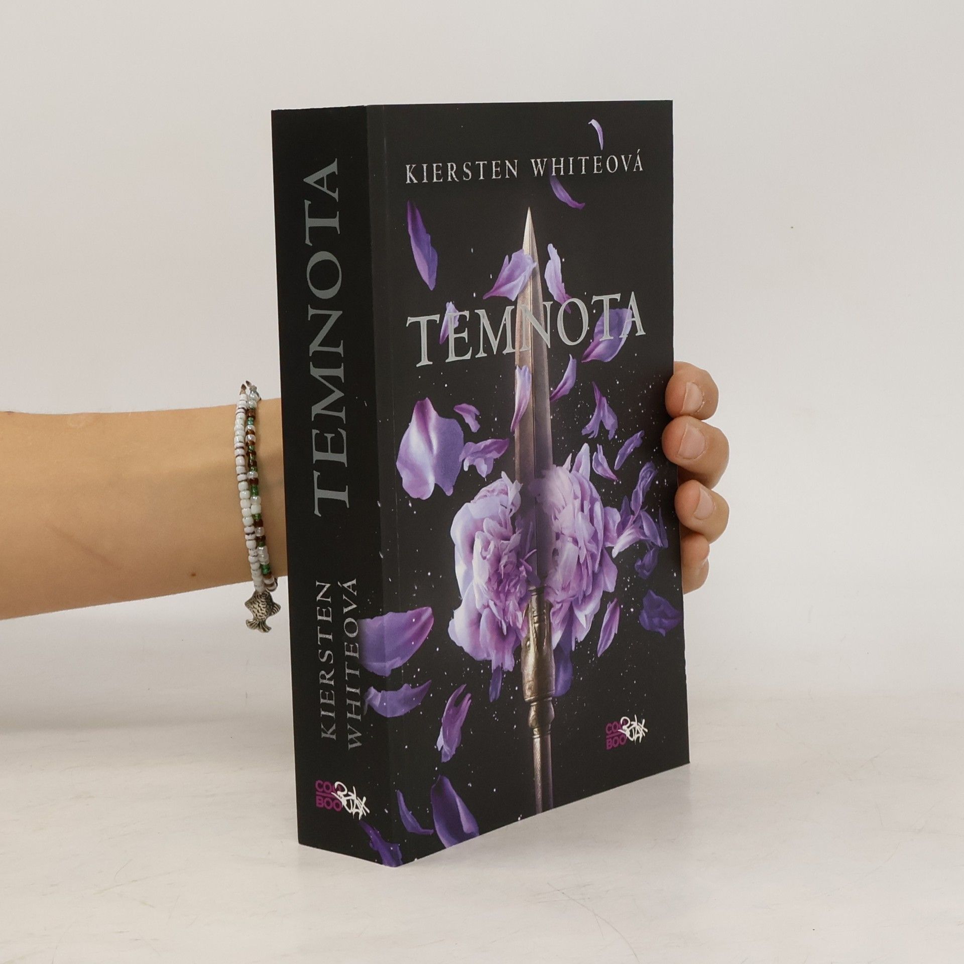 Kiersten White Temnota: Dobyvatelská sága 1