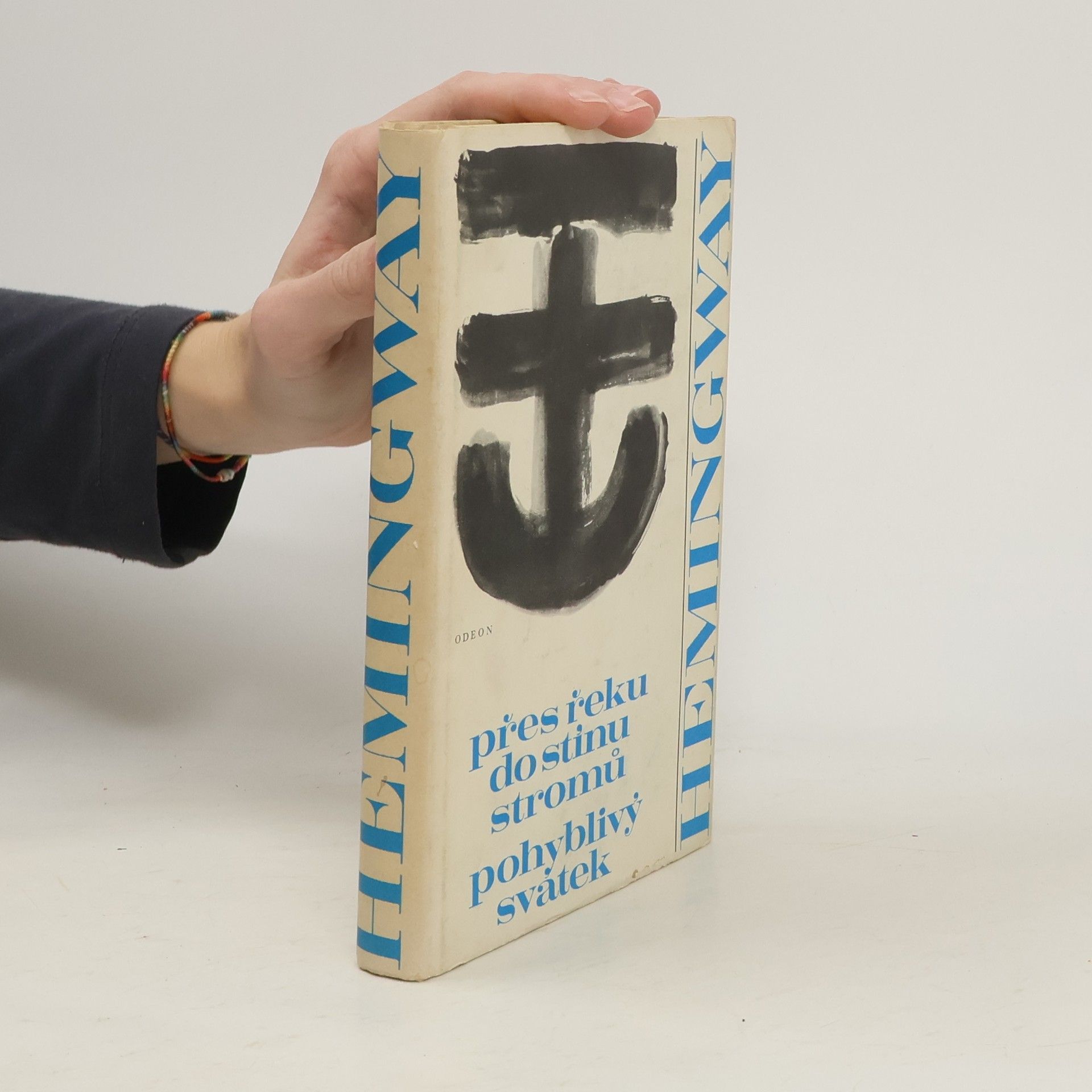 Ernest Hemingway Přes řeku do stínu stromů. Pohyblivý svátek