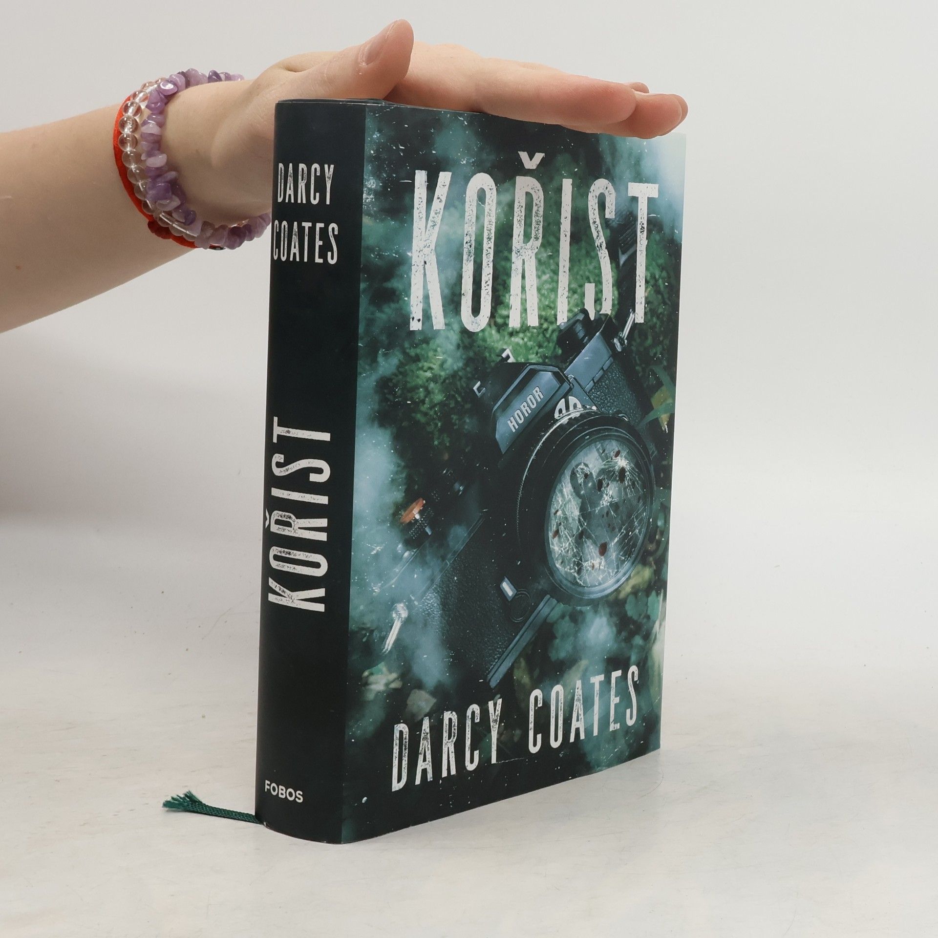 Darcy Coates Kořist