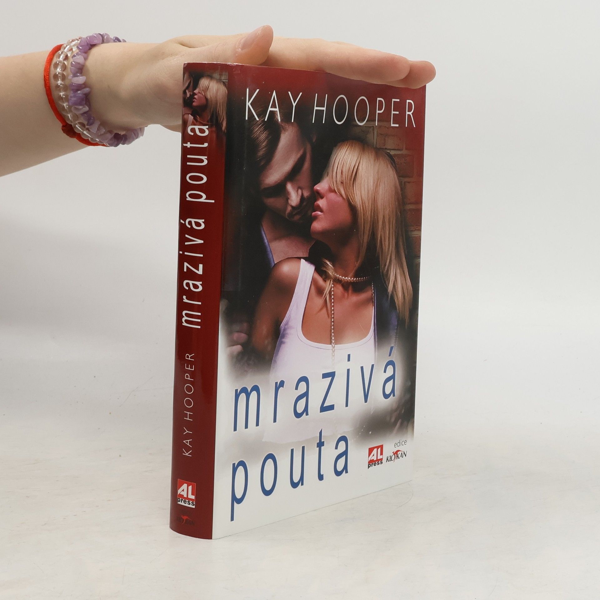 Kay Hooper Mrazivá pouta