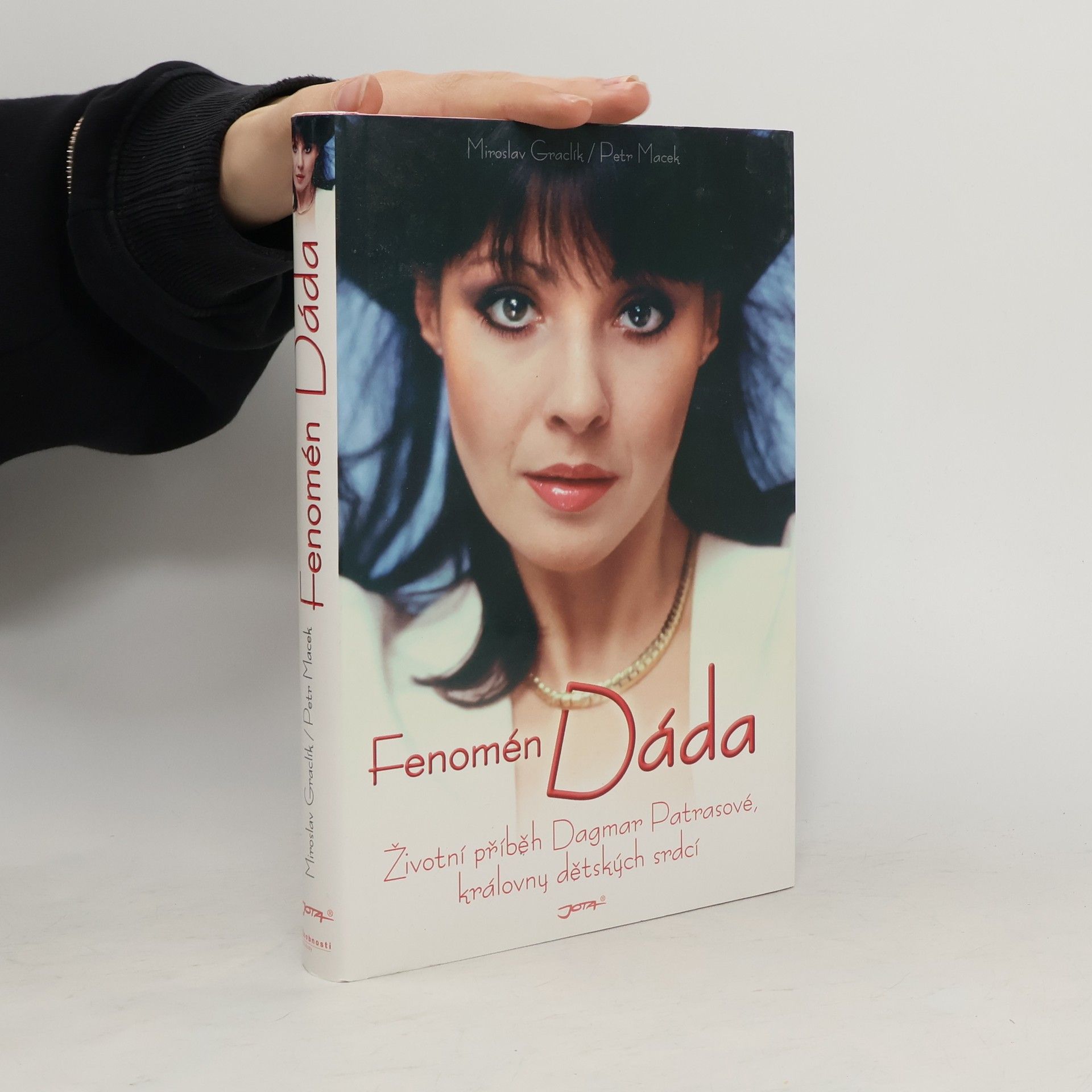 Miroslav Graclík Fenomén Dáda : životní příběh Dagmar Patrasové, královny dětských srdcí