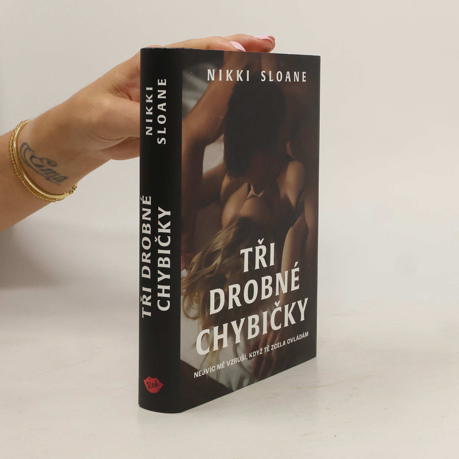 Nikki Sloane Tři drobné chybičky