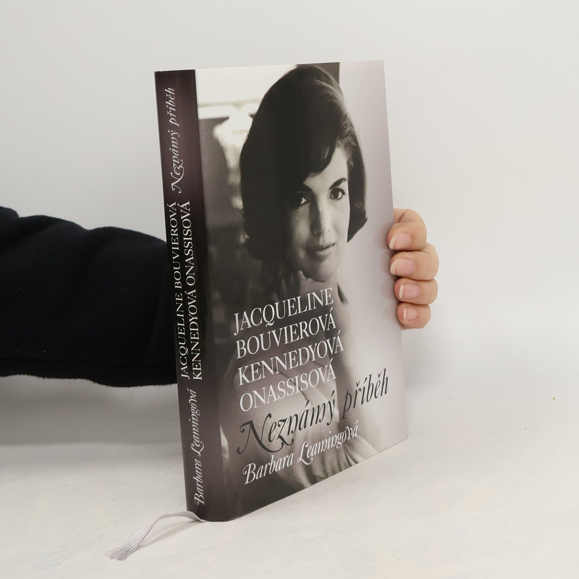 Jacqueline Bouvierová Kennedyová Onassisová. Neznámý příběh