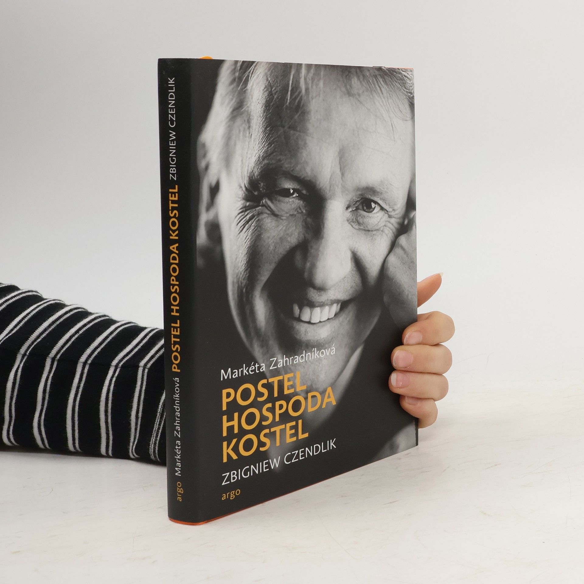 Postel, hospoda, kostel