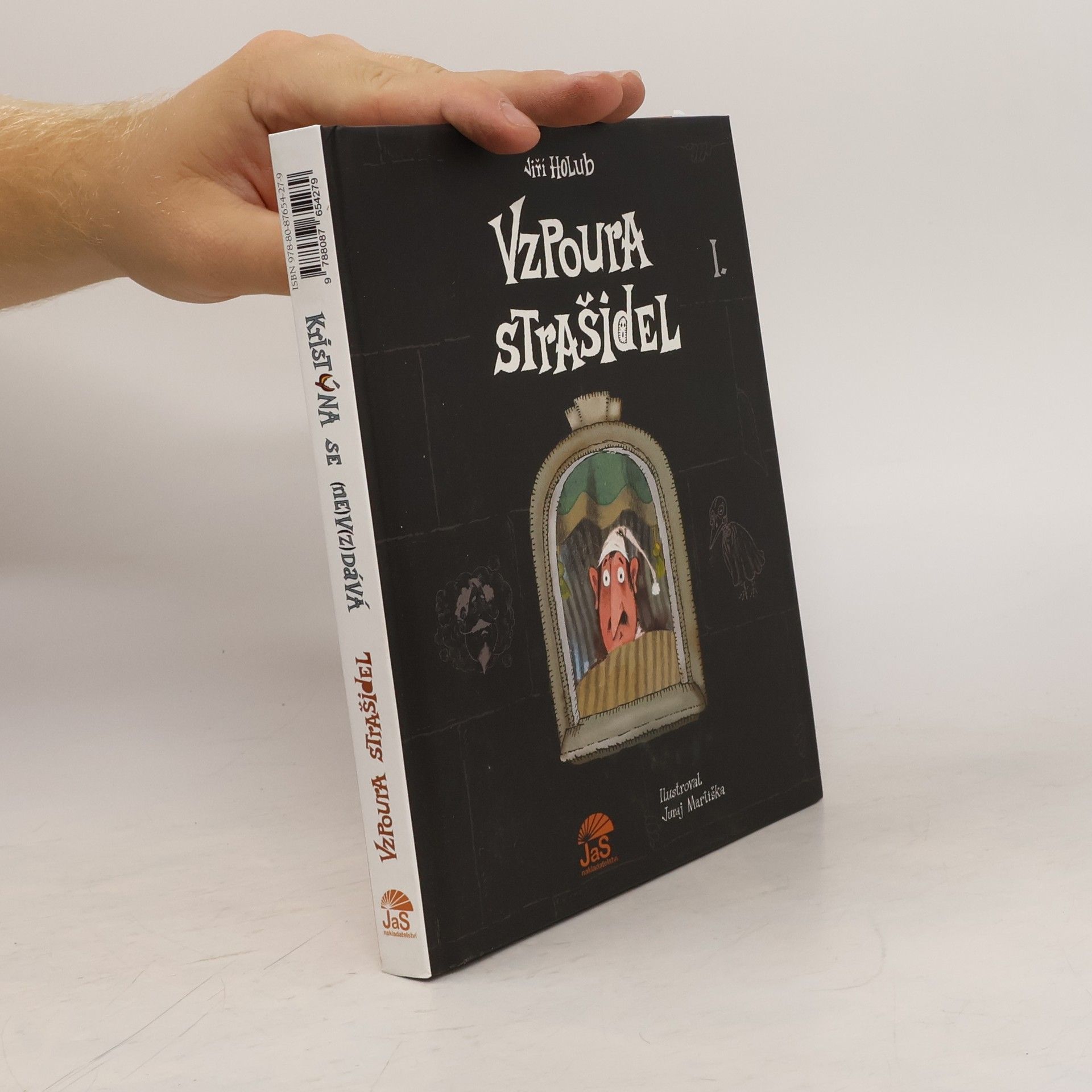 Vzpoura strašidel. Kristýna se (ne)v(z)dává. (2 knihy v jednom svazku)