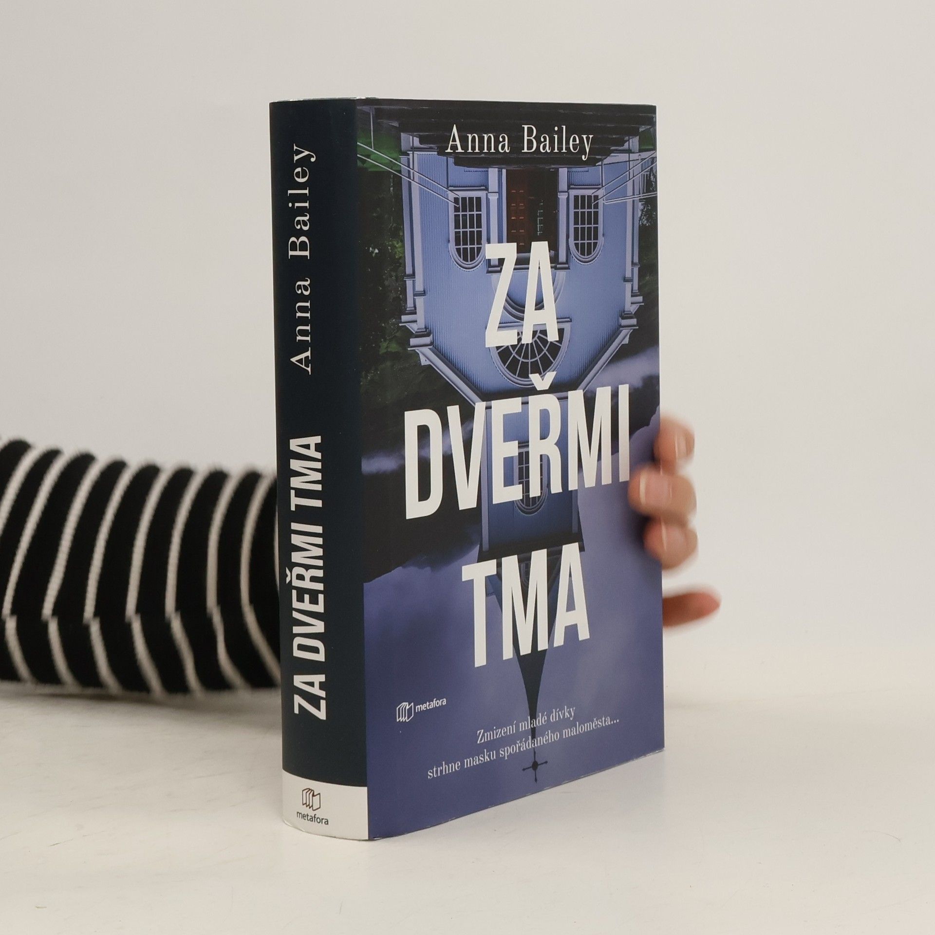 Anna Bailey Za dveřmi tma