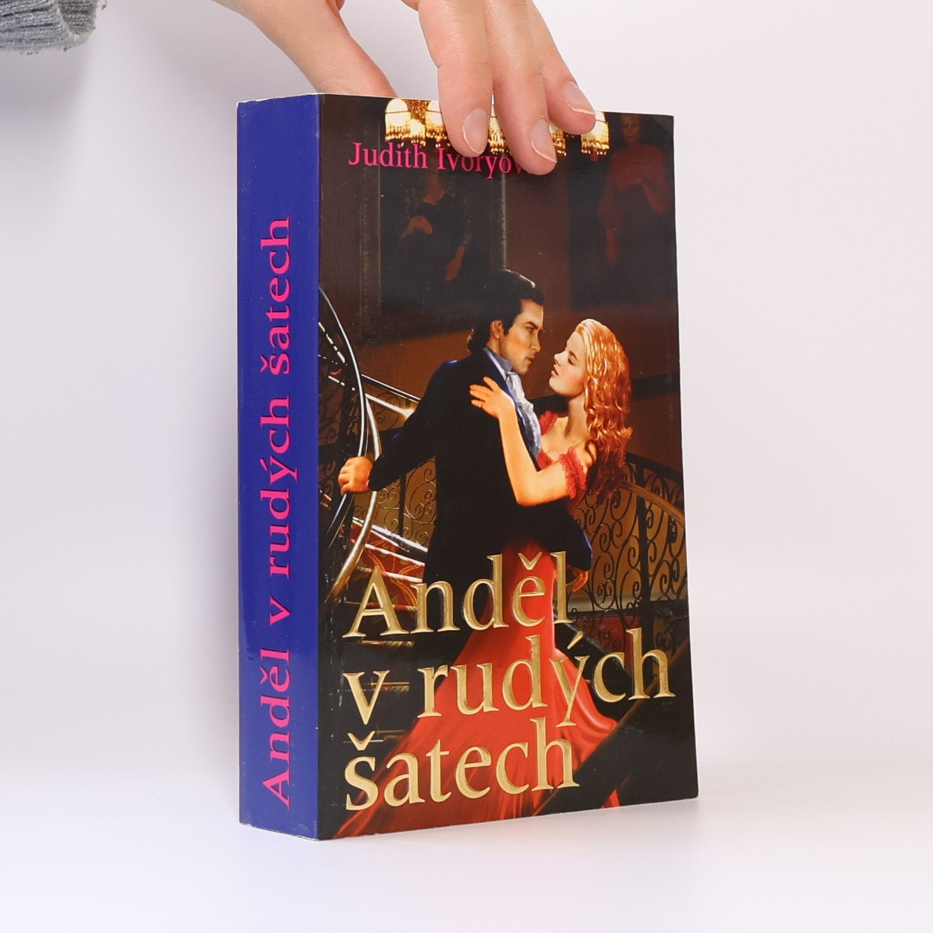 Judith Ivory Anděl v rudých šatech