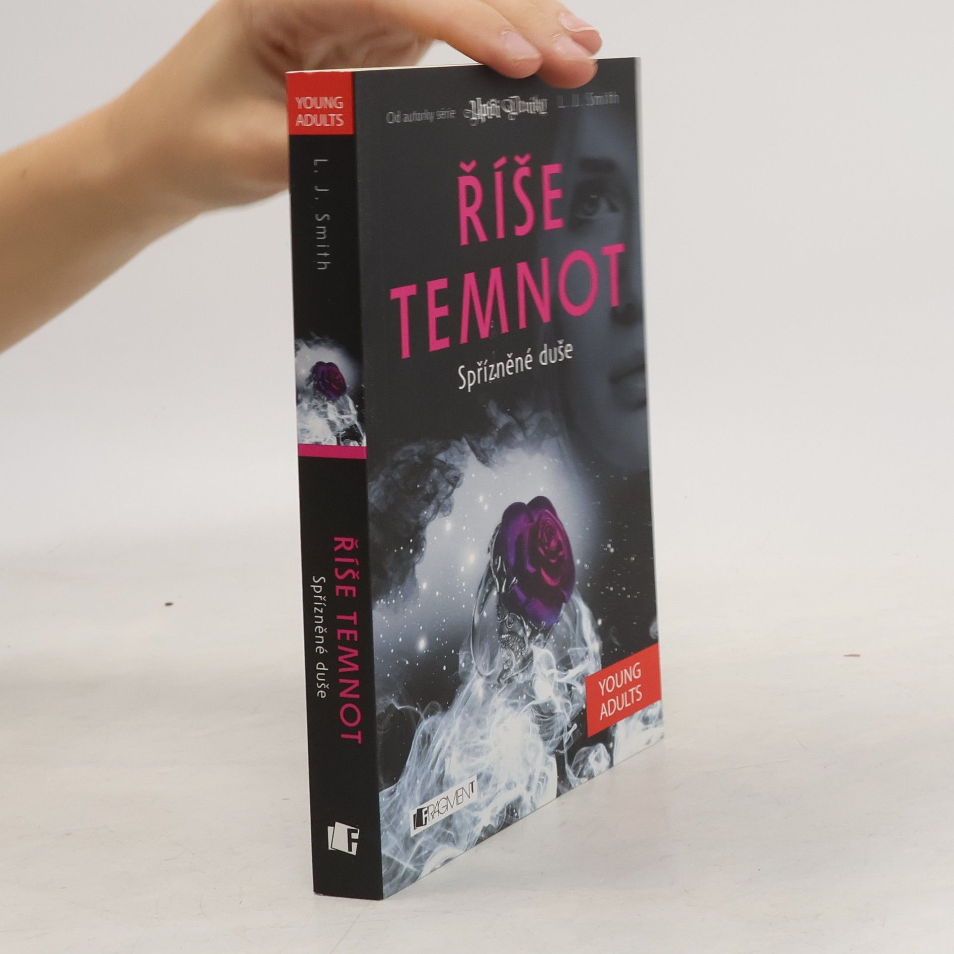 Lisa J. Smith Spřízněné duše (6. díl série Říše temnot)