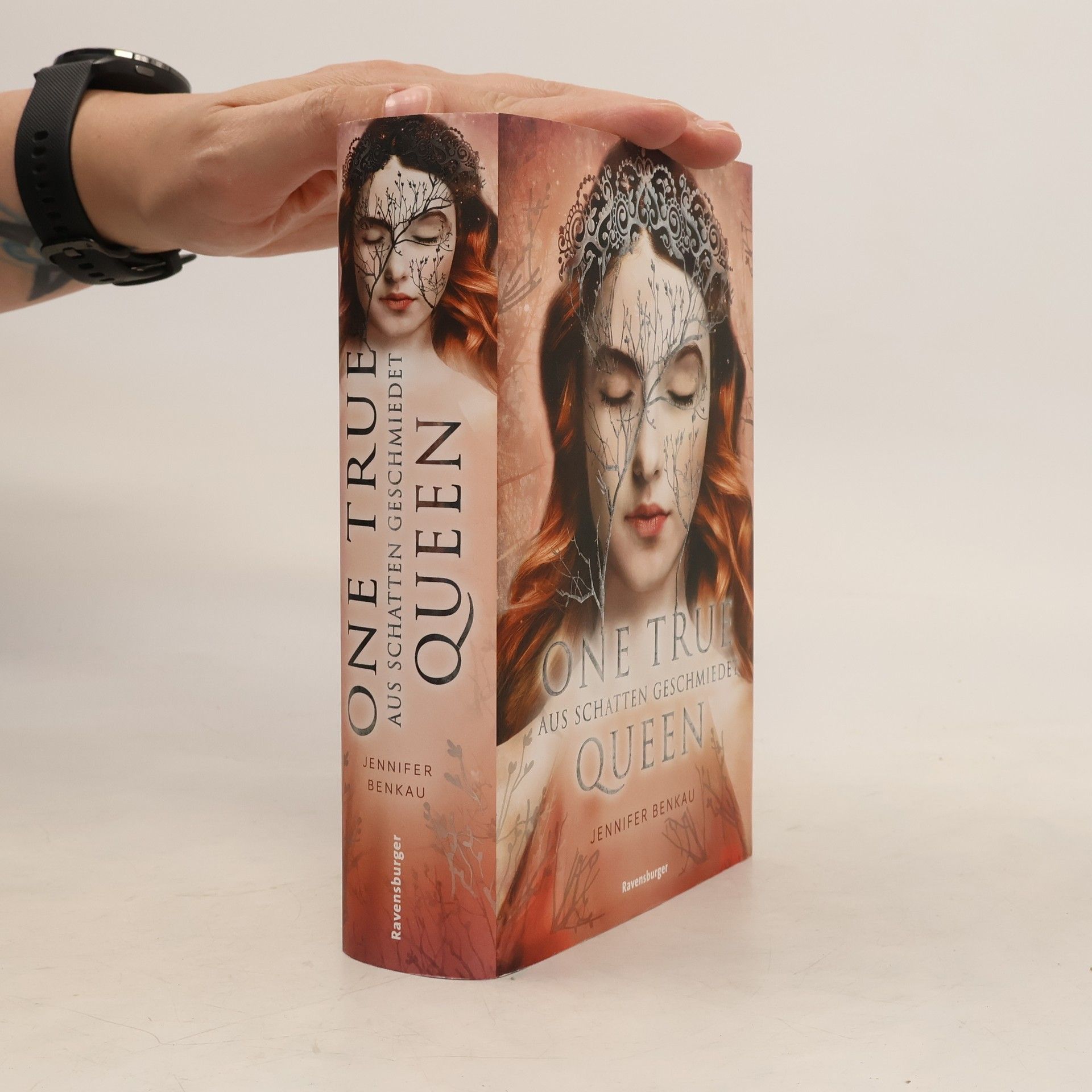 Jennifer Benkau One True Queen, Band 2: Aus Schatten geschmiedet